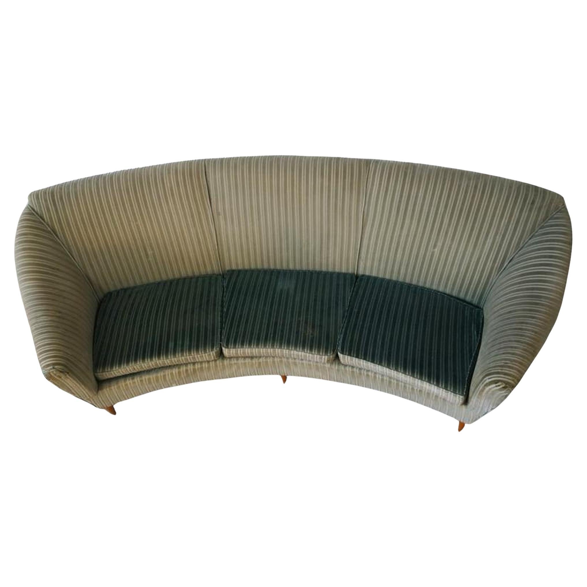 Italian mid-century curve sofa by Ico Parisi with tapered wooden legs
Italy Circa 1951
