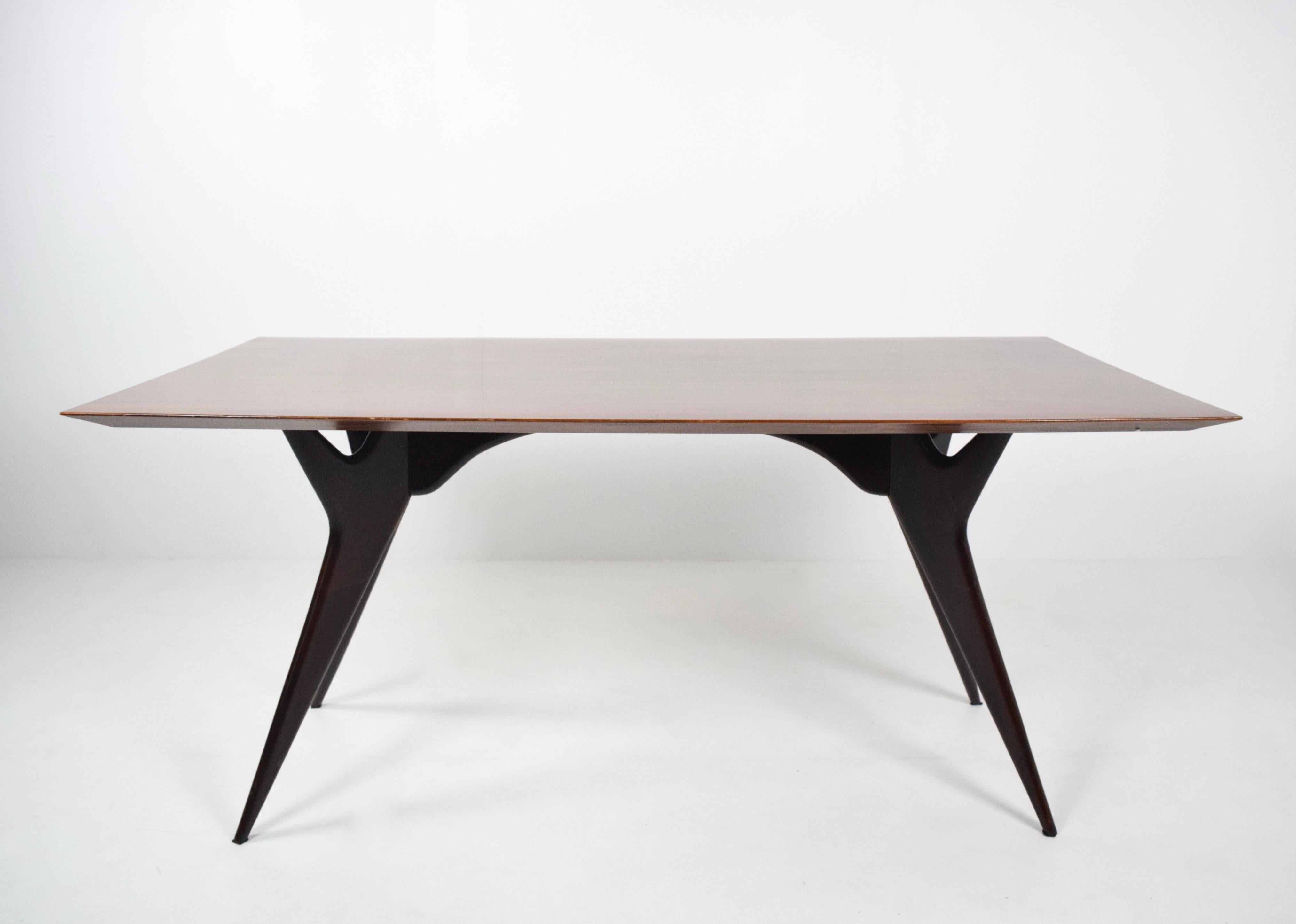 Super elegant dining or work table by Ico Parisi in rosewood for MIM Roma. The legs on both sides are tapered and a true eye-catcher. The surface has a gloss and no damages. This table is exceptionally light and easy to practically use as a dining