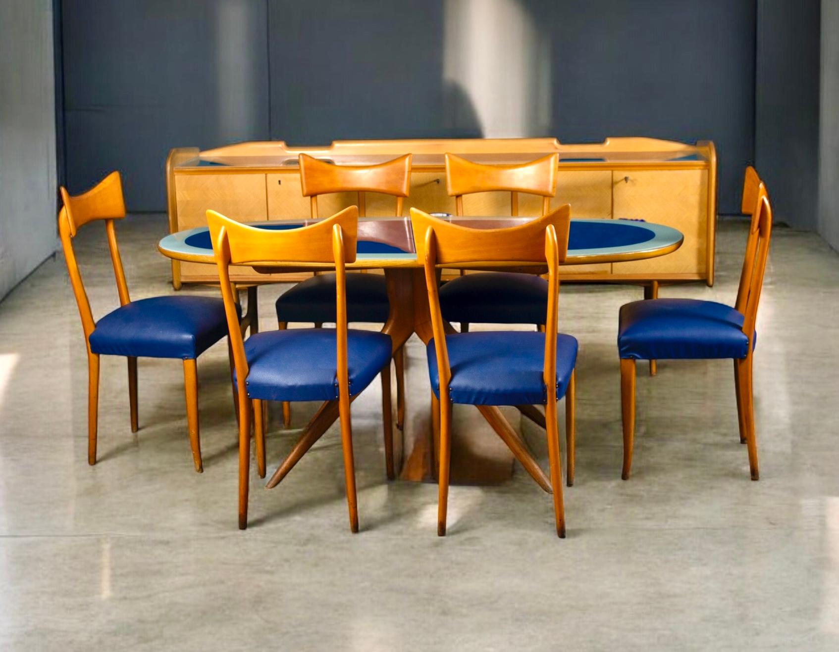 Table de salle à manger ovale bicolore, plateau en verre bleu marine et gris avec six chaises. 
Disponible également un meuble de bar et le panneau latéral du même ensemble.
Très bon état d'origine vintage. Nous livrerons un produit entièrement