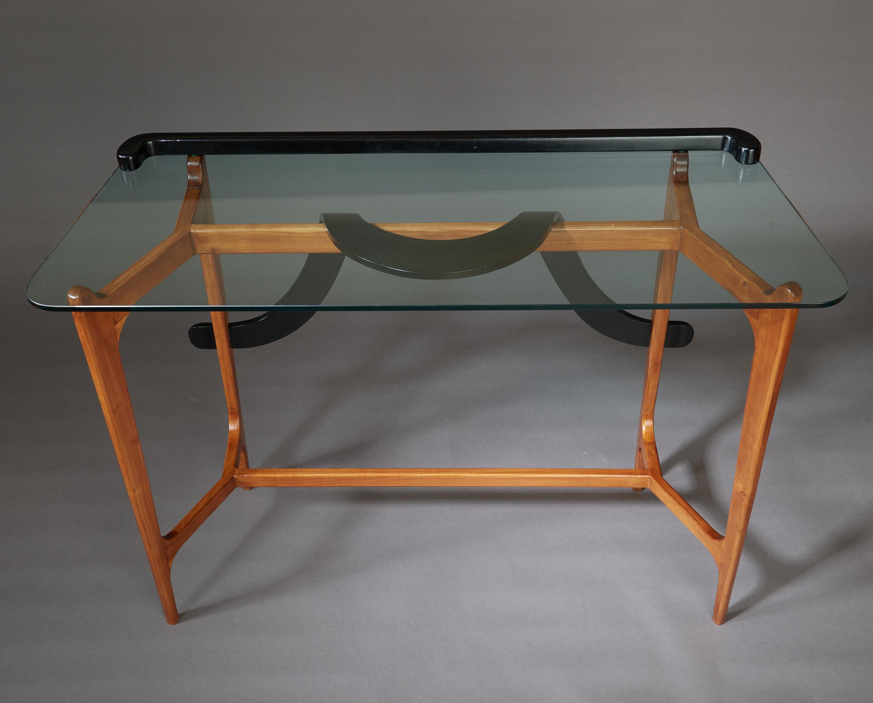 Ico Parisi Exquisite Sculptural Console in Walnut & Ebonized Wood, Italy 1950s In Good Condition In New York, NY