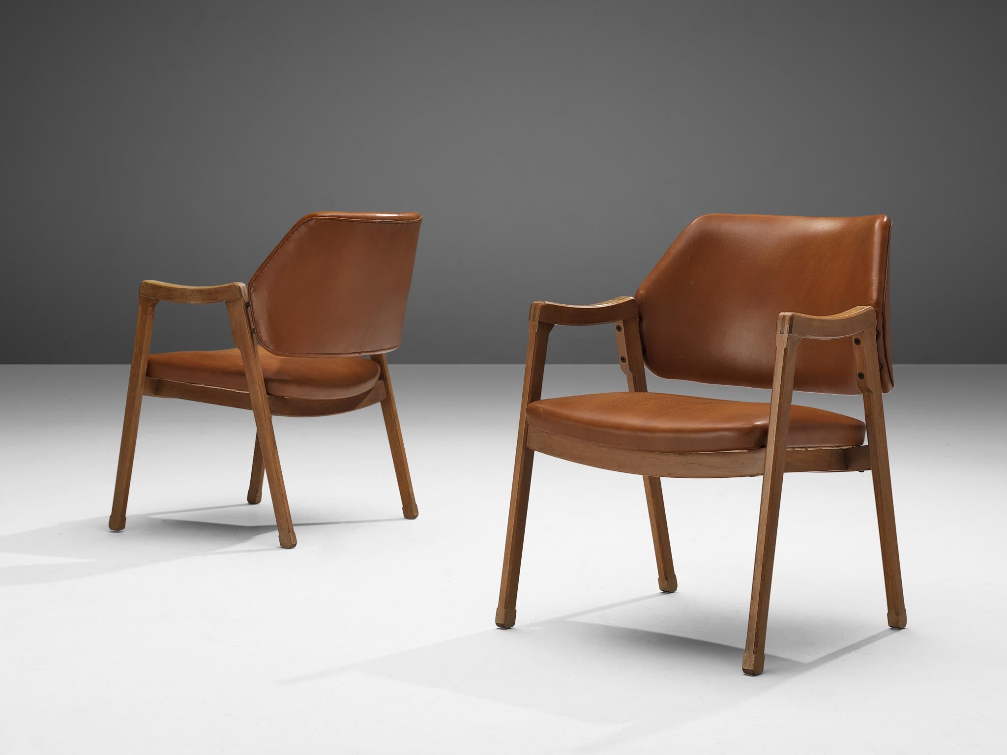 Ico Parisi for Cassina, pair of armchairs model '814', Italian walnut, cognac leather , Italy, 1963.

This pair of conference chairs '814' was executed to perfection and provide great comfort. These chairs look almost sculpted thanks to the