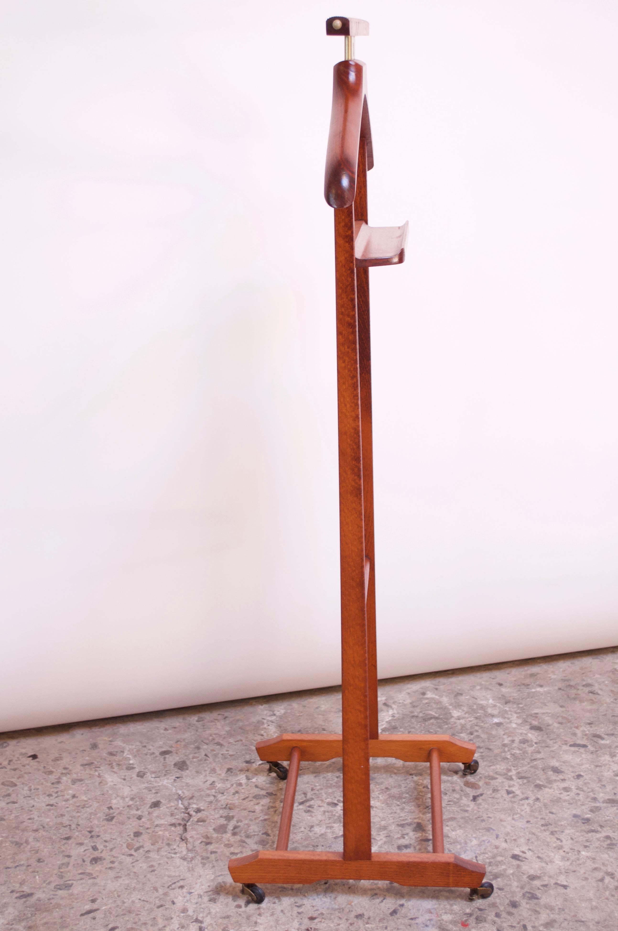 Mid-Century Modern Fratelli Reguitti Mahogany and Brass Valet in the Style of Ico Parisi