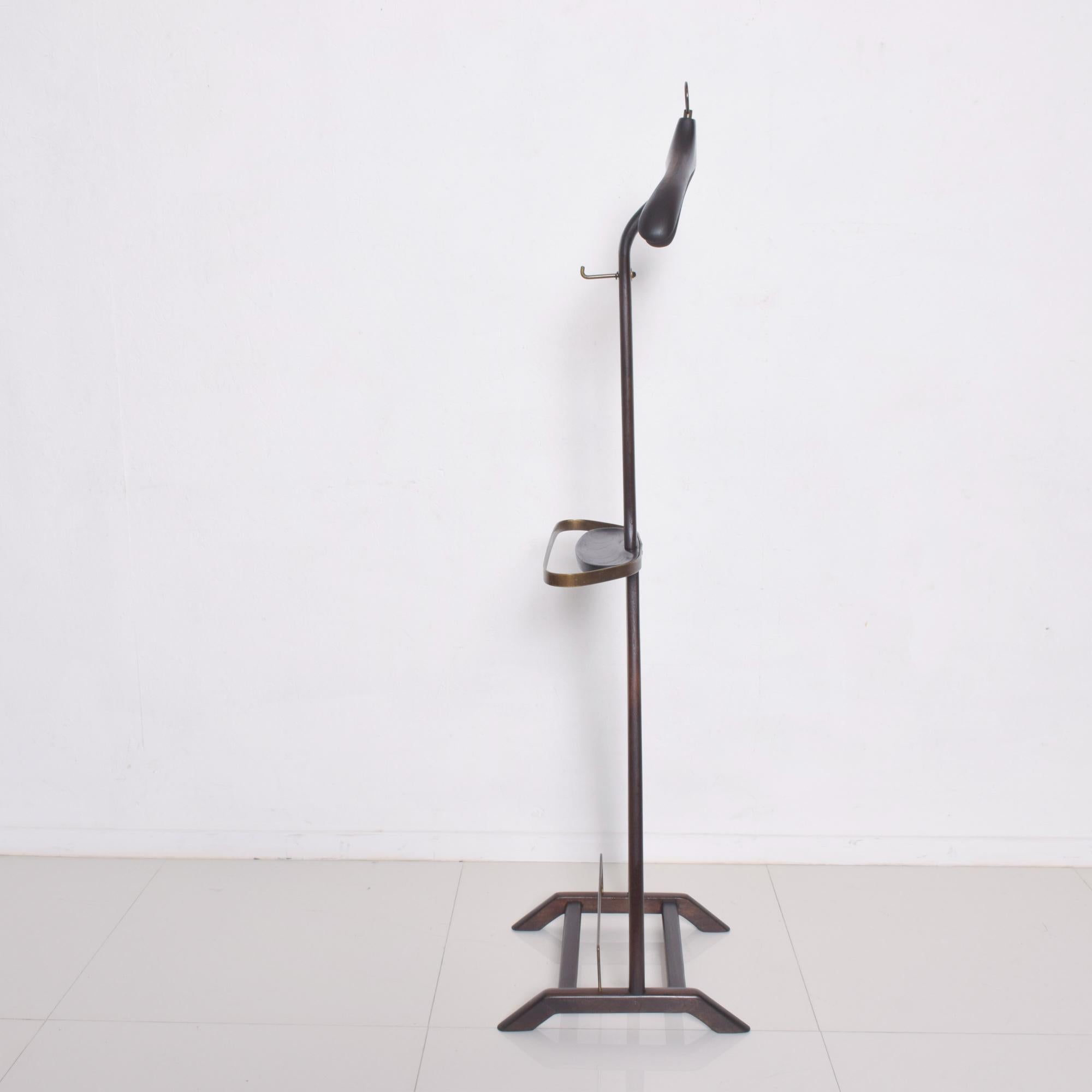 1950s Ico Parisi Fratelli Reguitti Sculpted Valet Stand Mahogany & Brass Italy In Good Condition In Chula Vista, CA