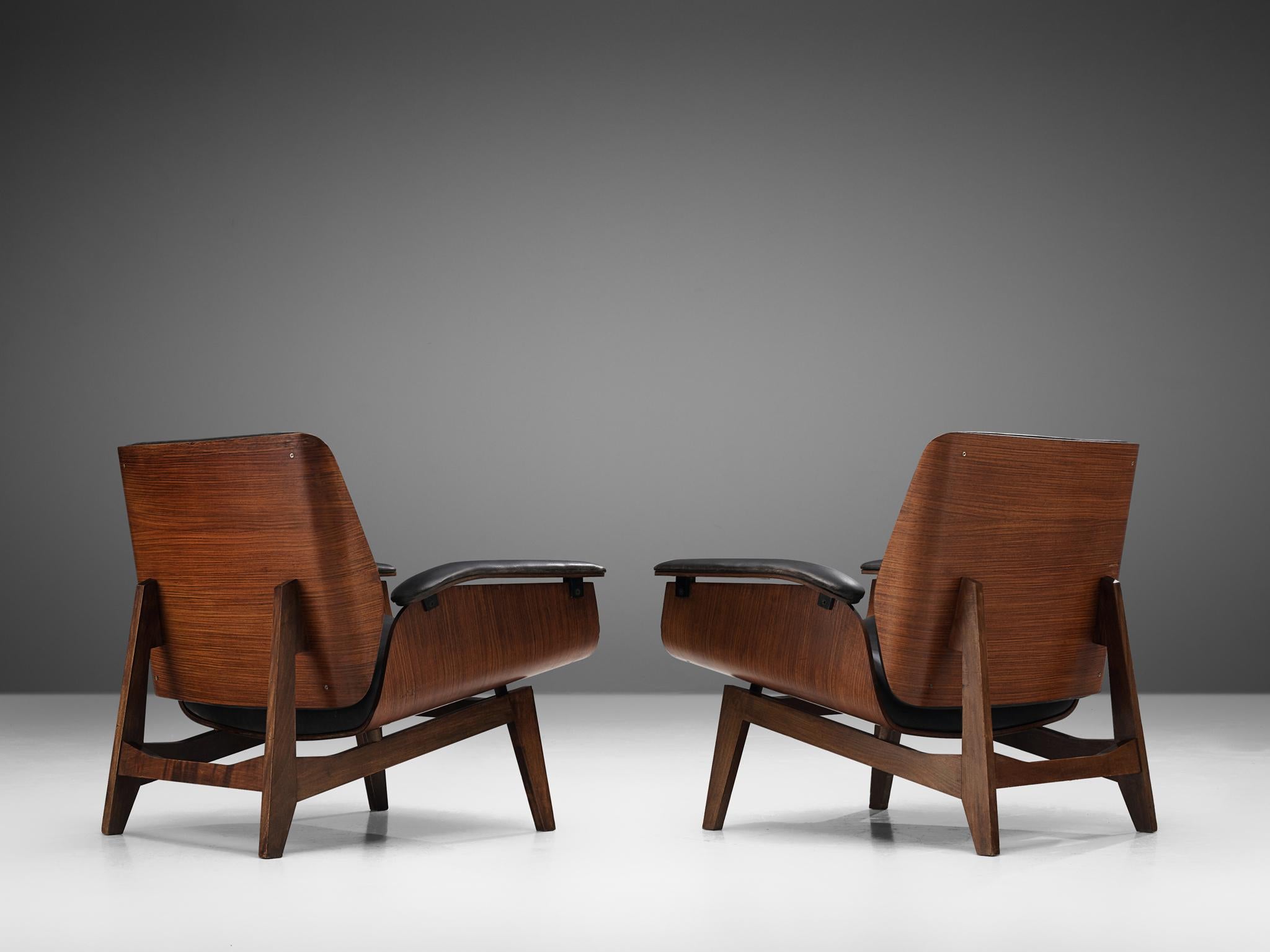 Ico Parisi MIM Roma, pair of lounge chairs, wood, black leatherette, Italy, 1960s.

Pair of armchairs with wooden frame and black leather upholstery. Signature chair by MIM Roma. The seating and back are nicely curved and mirrored to each other.