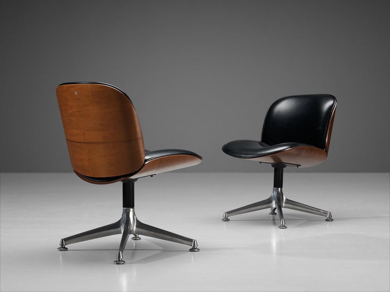 Ico Parisi for MIM Roma, pair of desk chairs, metal, leatherette, veneered teak, Italy, 1950s.

Pair of office chairs from the 'Terni' series of Ico Parisi for MIM Roma. The shells of these chairs are executed in the characteristic style of Ico