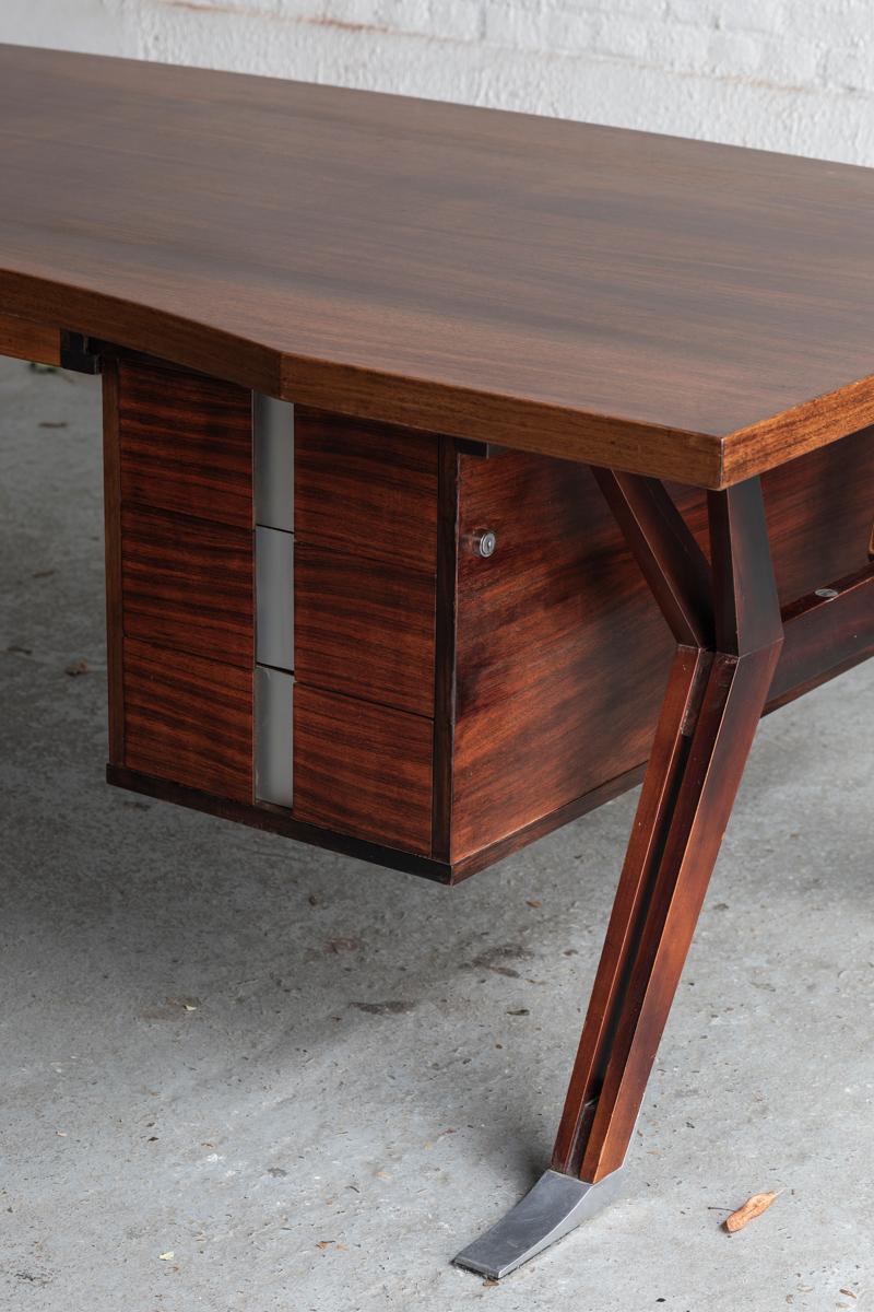 The iconic writing desk ‘Terni’, designed in 1958 by Ico Parisi and produced by Mim Roma in Italy. Made of solid Indian rosewood and rosewood veneer with a beautiful grain, finished with aluminium details. The design features a block with 5 drawers,