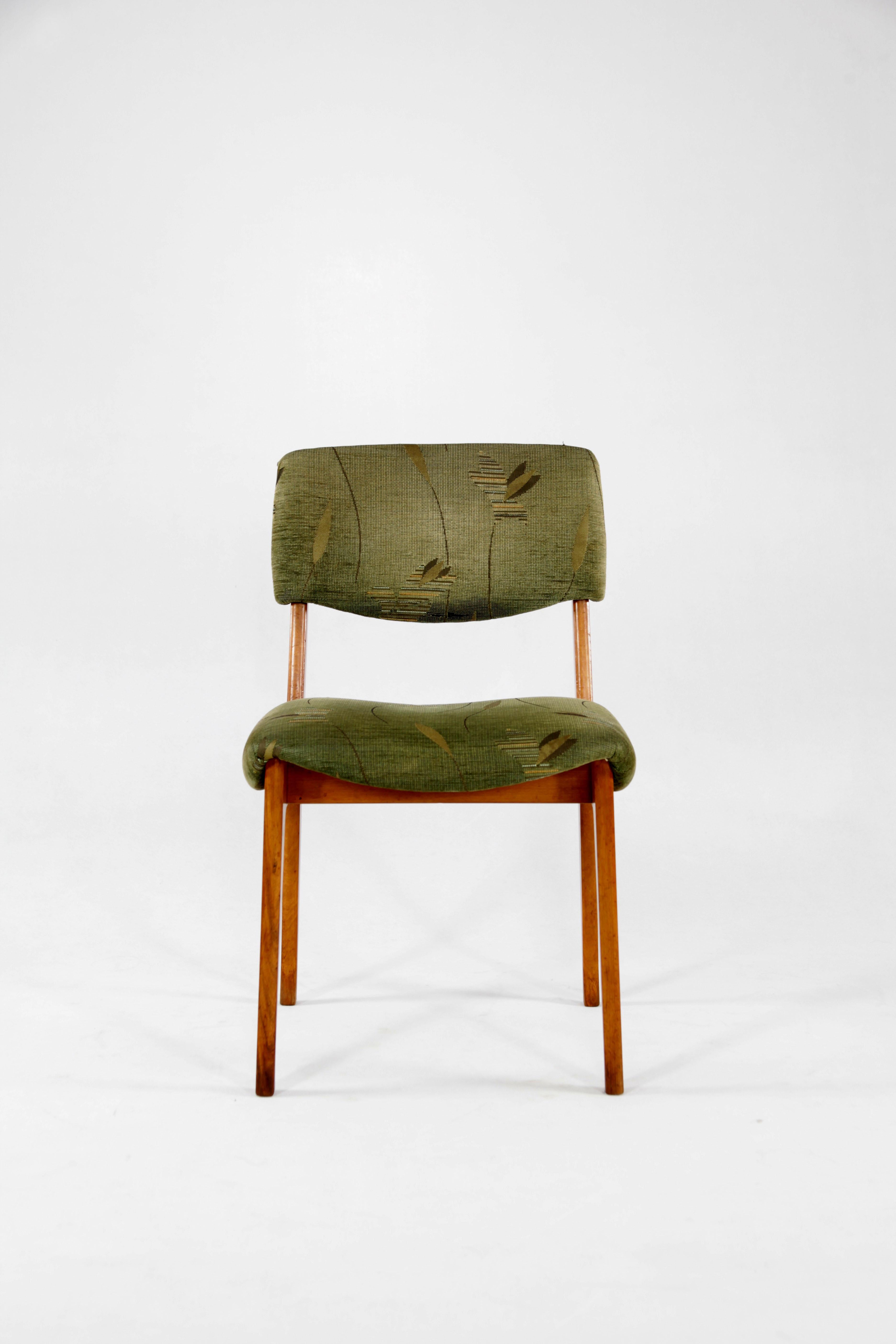 This set of six Italian chairs was designed by Ico Parisi and manufactured by M.I.M. Roma in the 1950s. The combination of the green upholstery and the wood creates a balanced design. We also have a matching table by Ico Parisi.

Do not hesitate to