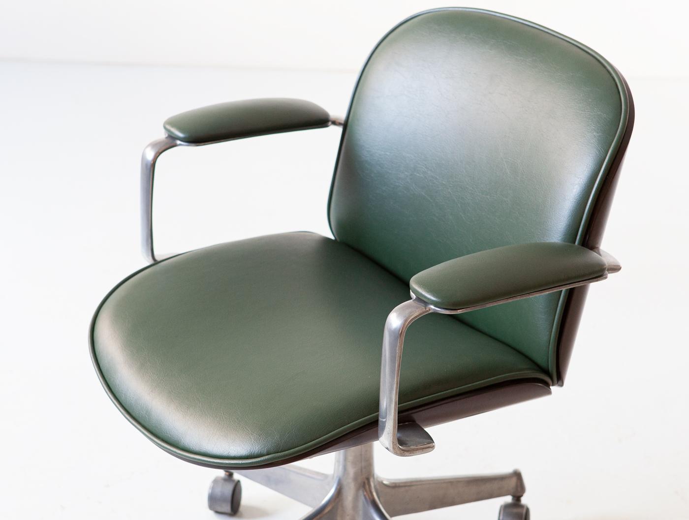 Ico Parisi for MiM Swivel Desk Chair in Green Skai and Walnut 4