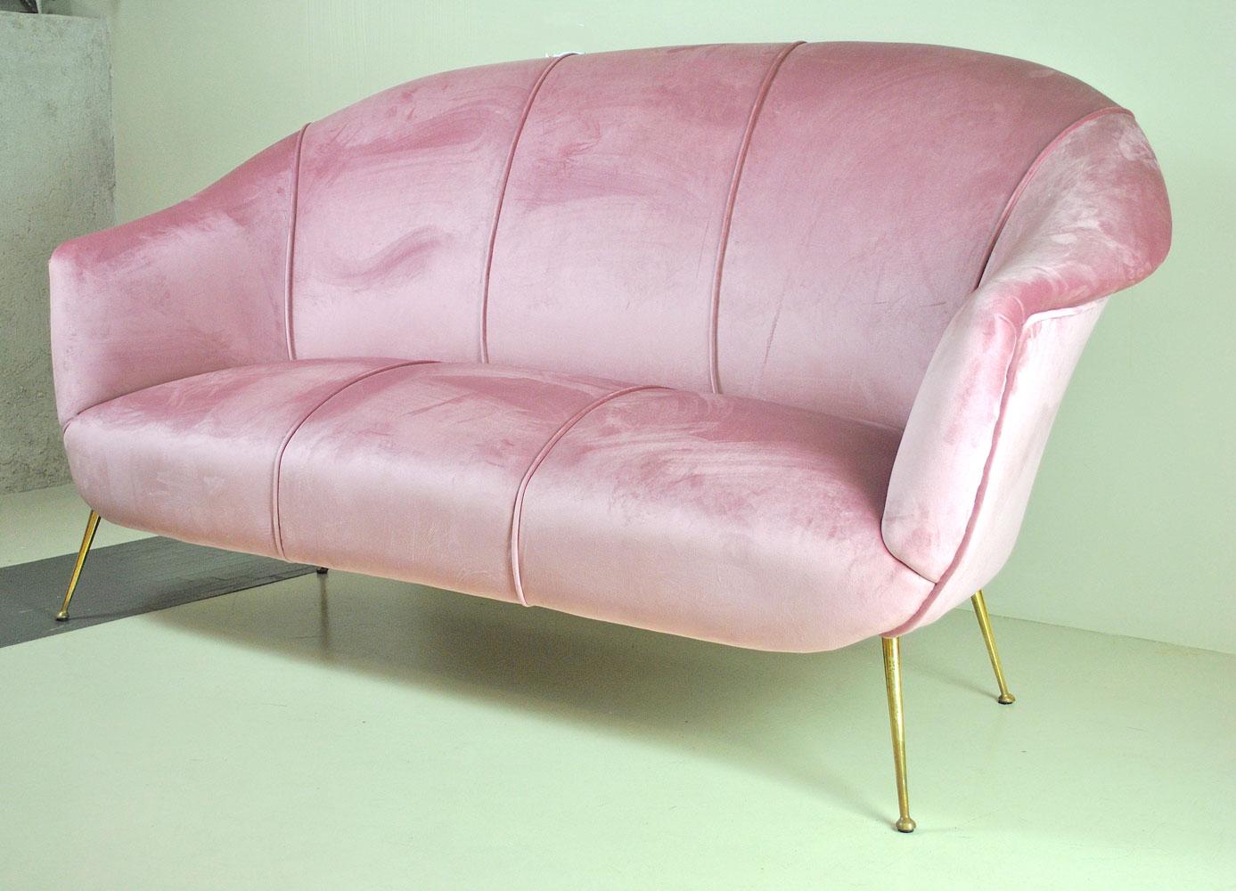 Mid-Century Modern Ico Parisi Italian Sofa Early 1960s in Pink Velvet and Brass Feet For Sale