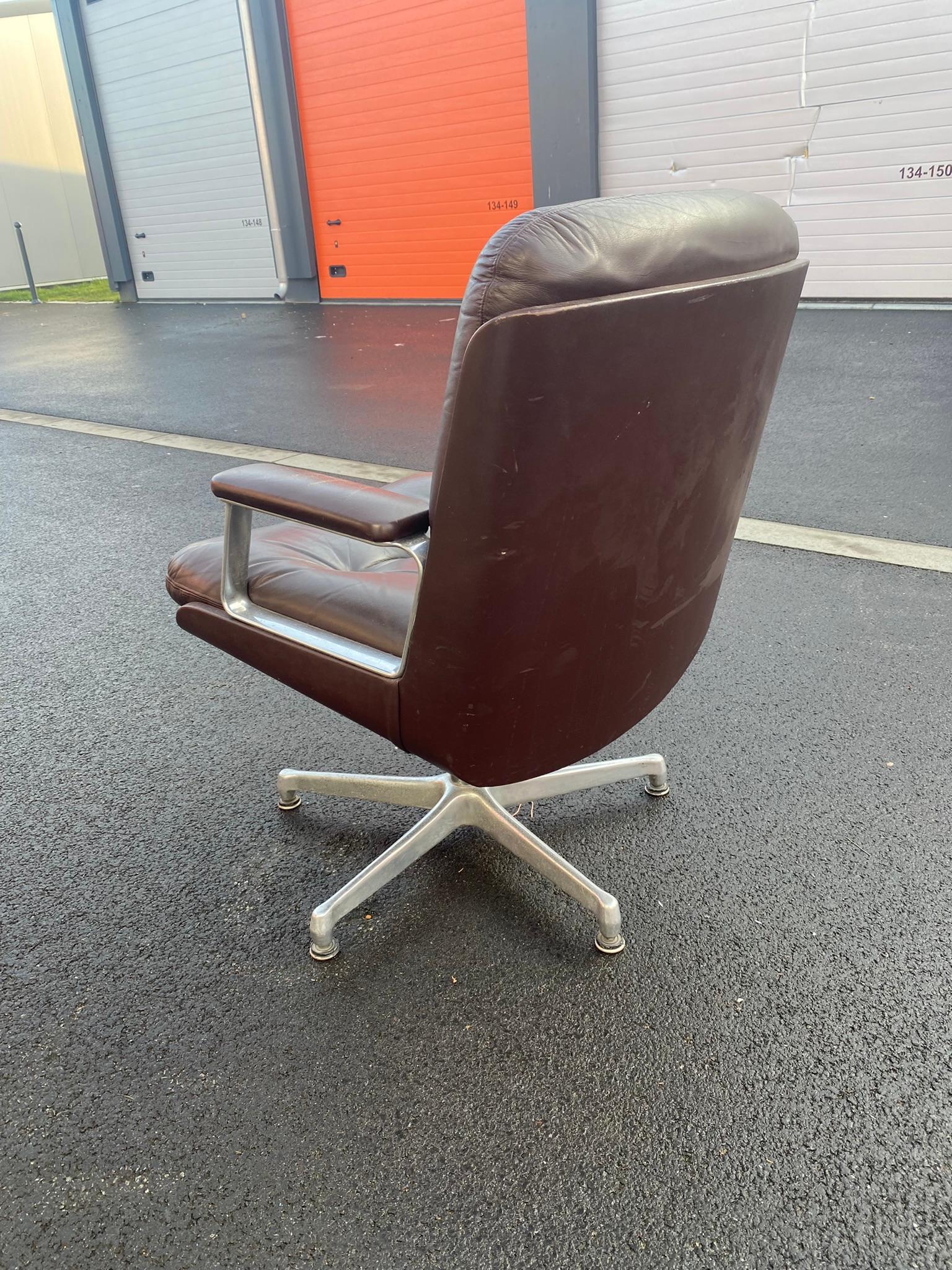 Ico Parisi 'in the Style of' Office Armchair in Leather and Aluminum, circa 1970 In Good Condition For Sale In Saint-Ouen, FR
