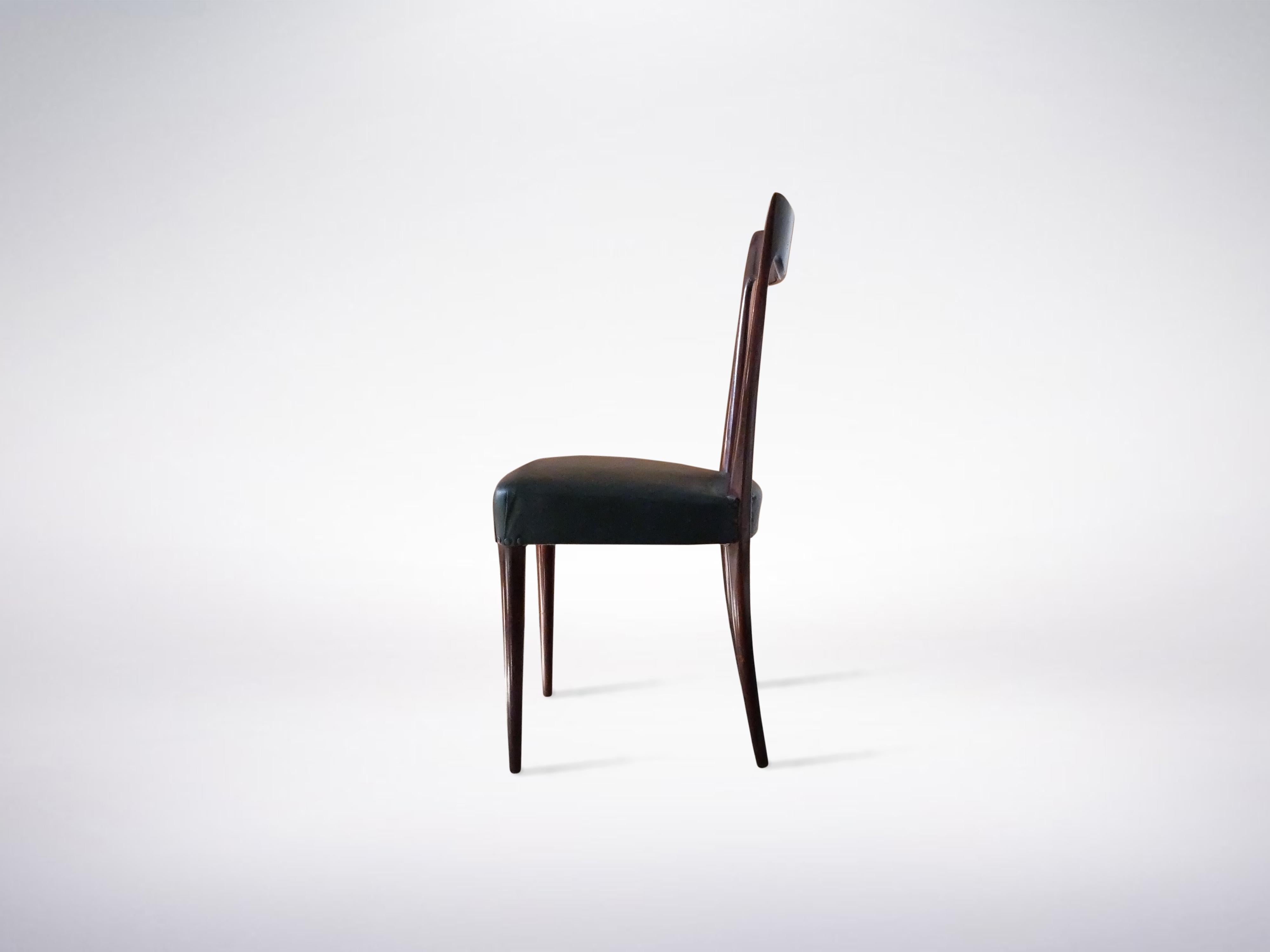 Ico Parisi, Juego italiano de mediados de siglo de 6 sillas de madera y cuero, hacia 1940 Moderno de mediados de siglo en venta