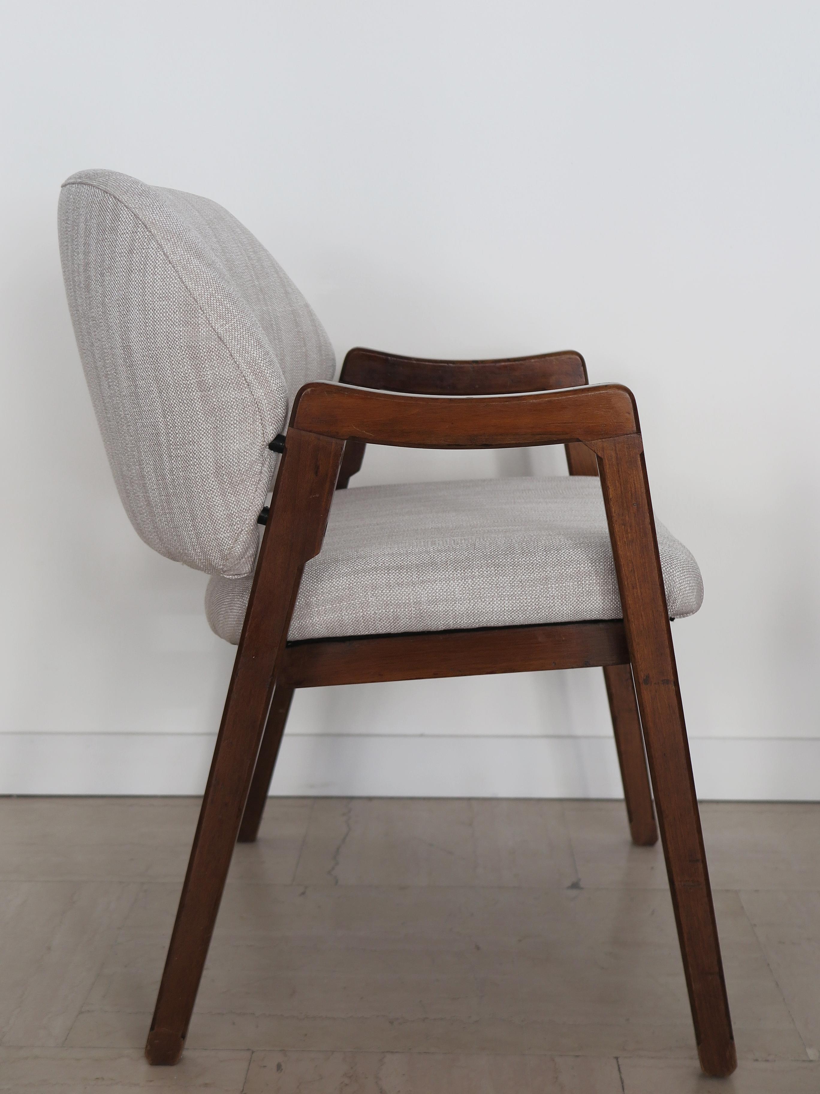 Mid-20th Century Ico Parisi Italian Midcentury Fabric Wood Armchair Model 814 for Cassina, 1960s For Sale