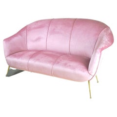 Italienisches Ico Parisi-Sofa aus rosa Samt und Messingfüßen, frühe 1960er Jahre