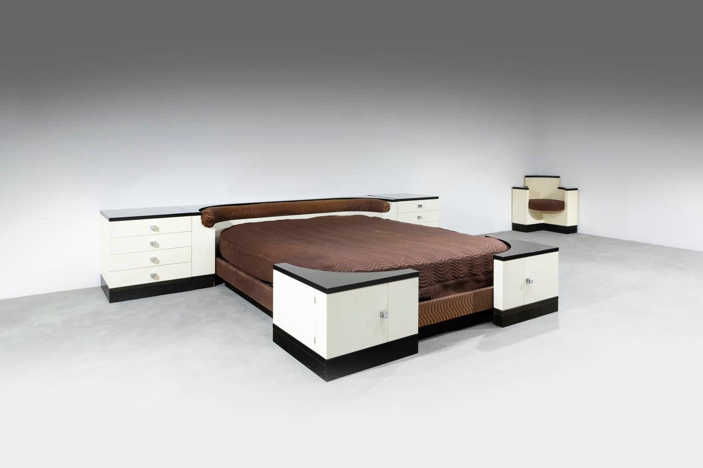 Ico Parisi, Bed and bedside tables from the 540 series, Prod. Fratelli Longhi, 1960s For Sale 5