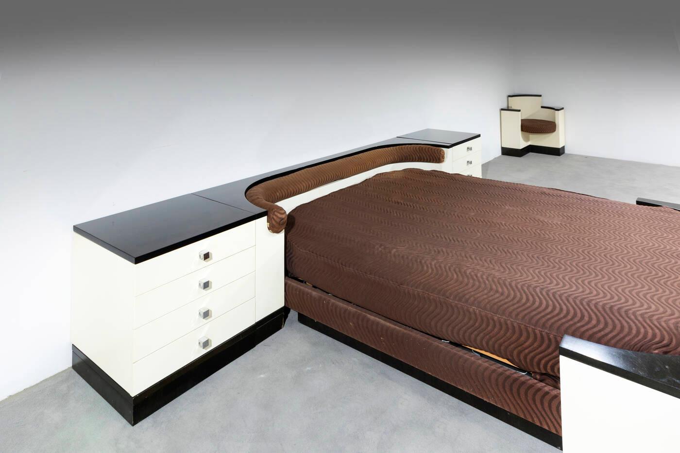 Ico Parisi, Bed and bedside tables from the 540 series, Prod. Fratelli Longhi, 1960s For Sale 6