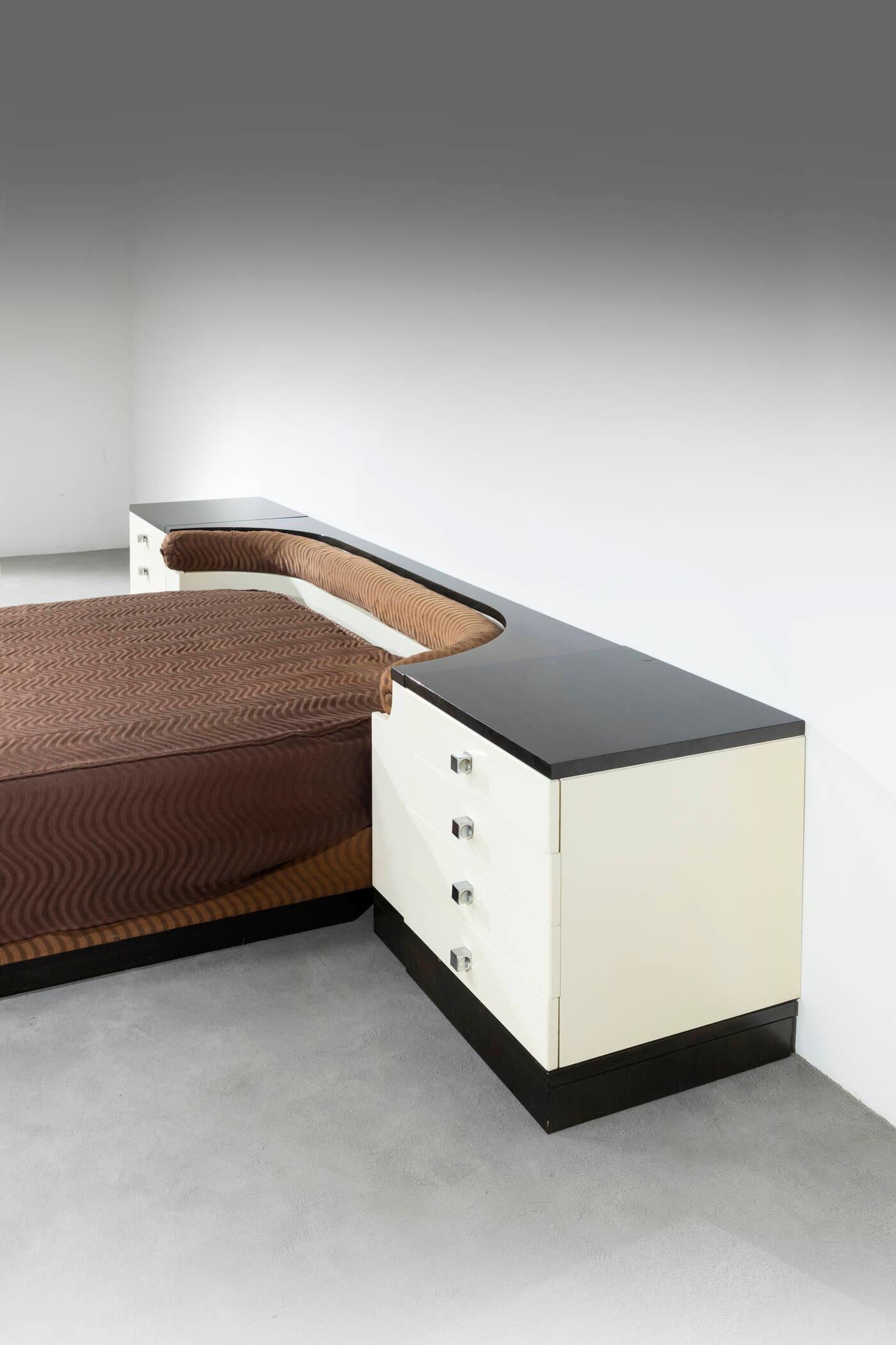 Ico Parisi, Bed and bedside tables from the 540 series, Prod. Fratelli Longhi, 1960s For Sale 7