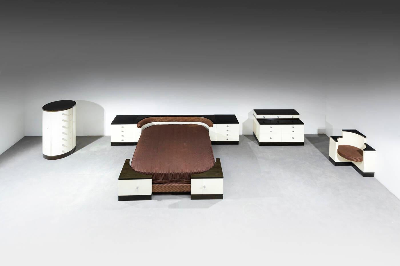 Ico Parisi, Bed and bedside tables from the 540 series, Prod. Fratelli Longhi, 1960s For Sale 8