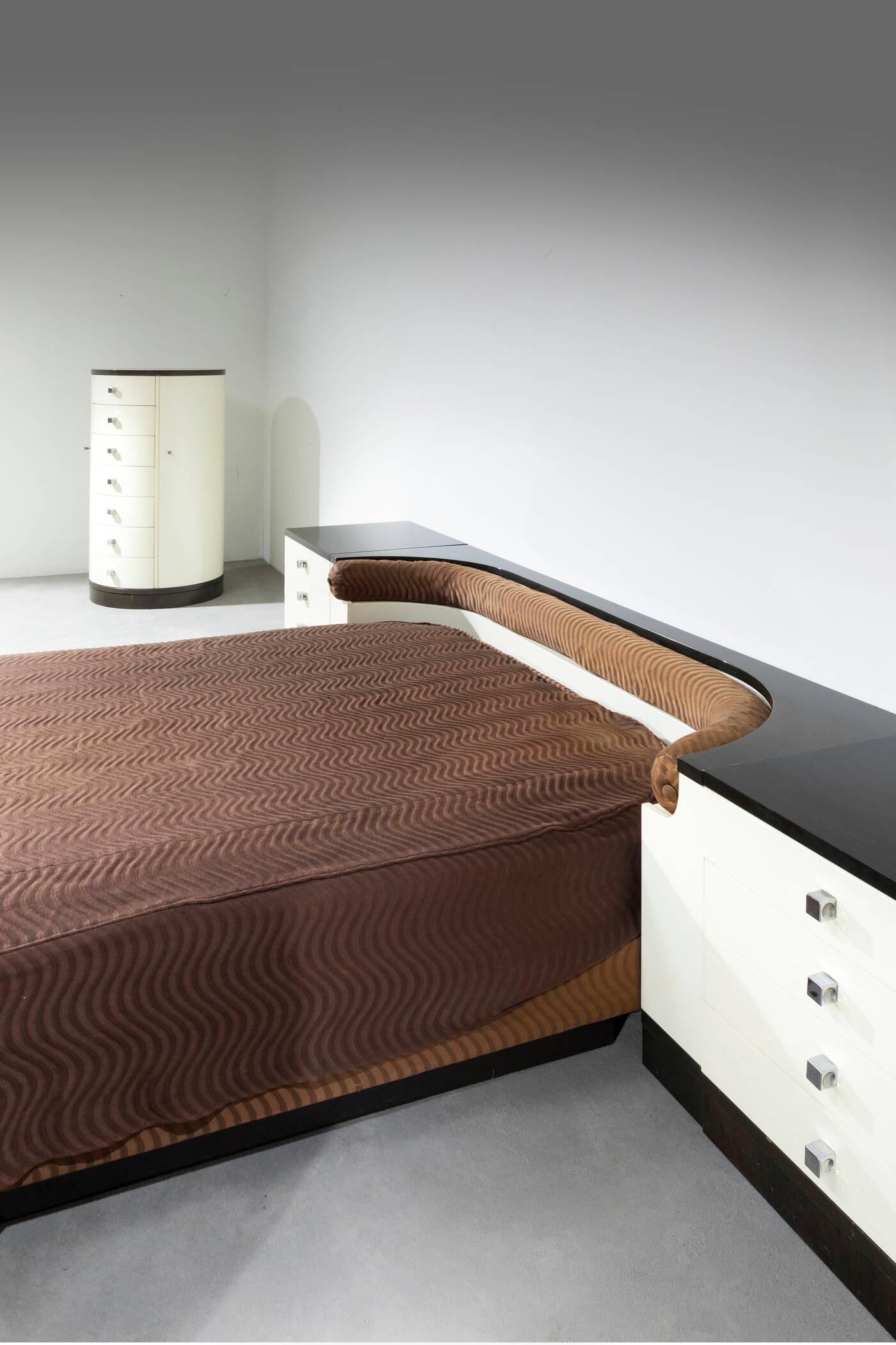 Ico Parisi, Bed and bedside tables from the 540 series, Prod. Fratelli Longhi, 1960s For Sale 9