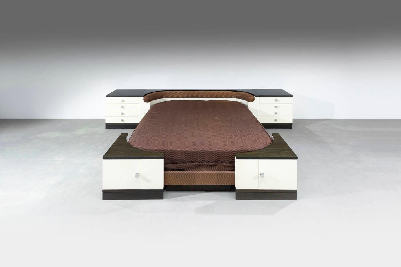 Ico Parisi, Bed and bedside tables from the 540 series, Prod. Fratelli Longhi, 1960s For Sale 10