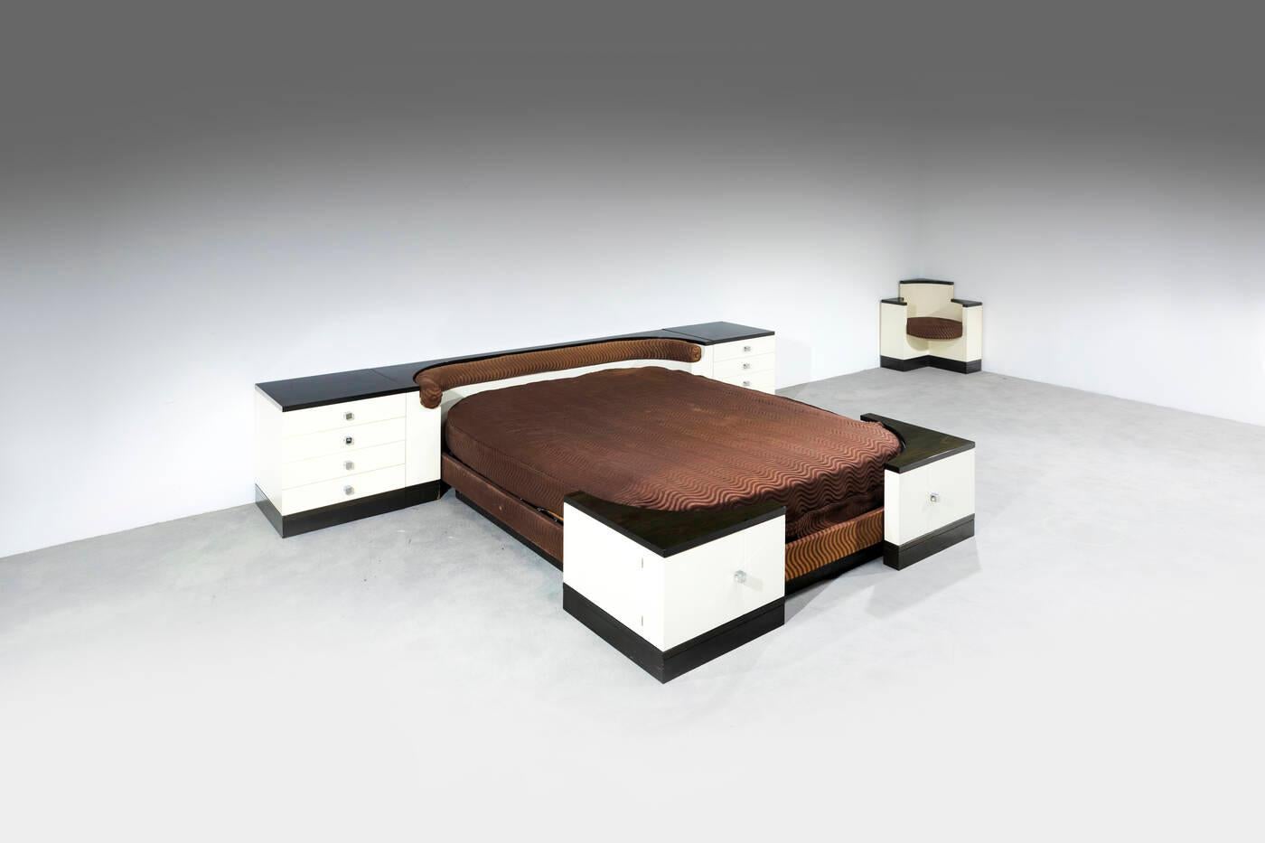 Rare set consisting of bed and bedside tables signed Ico Parisi and produced by Fratelli Longhi company since 1969.
Good vintage condition. Lacquered wood frame and brass details.
Bibl.: Domus No. 478, Sept. 1969, advertising page