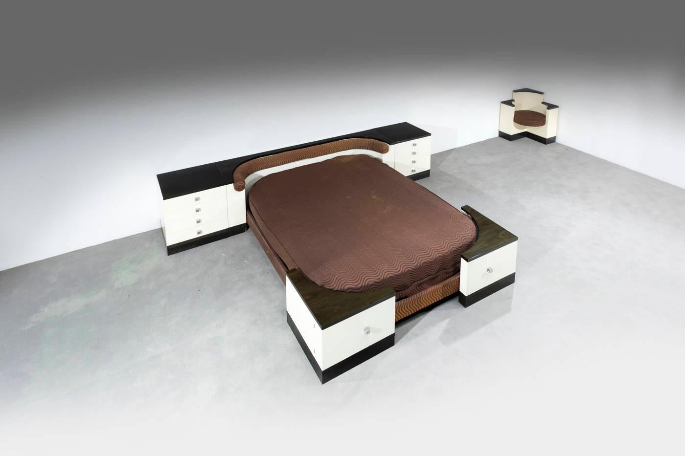 Metal Ico Parisi, Bed and bedside tables from the 540 series, Prod. Fratelli Longhi, 1960s For Sale