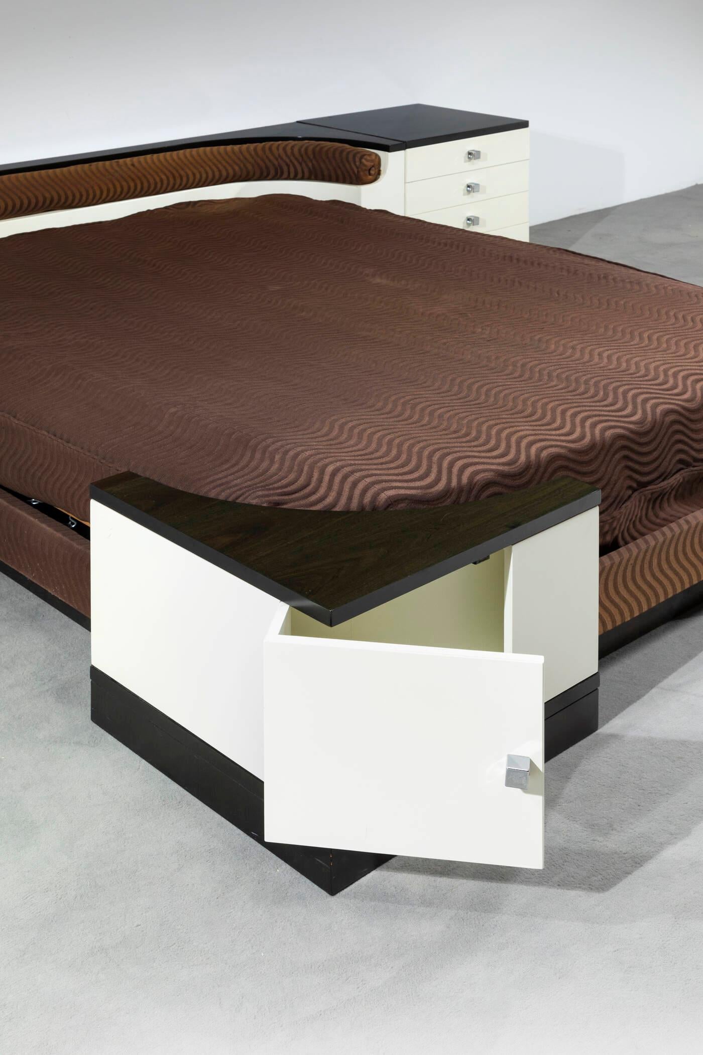 Ico Parisi, Bed and bedside tables from the 540 series, Prod. Fratelli Longhi, 1960s For Sale 3
