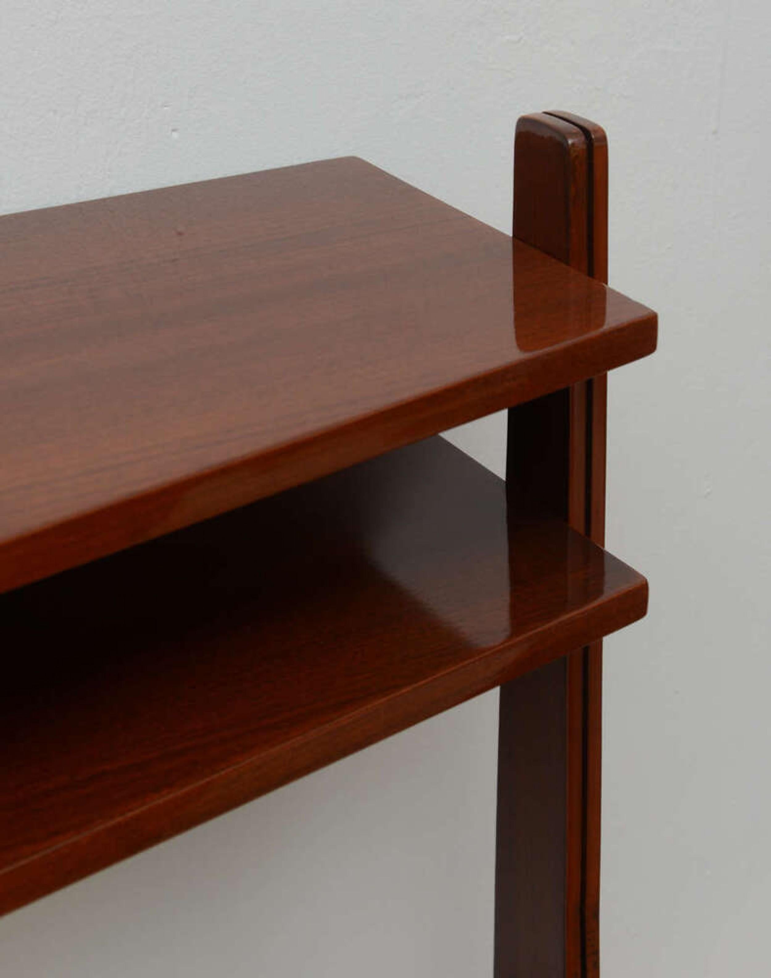Fatto a mano Console in mogano e ottone di Ico Parisi, stile moderno italiano di metà secolo in vendita
