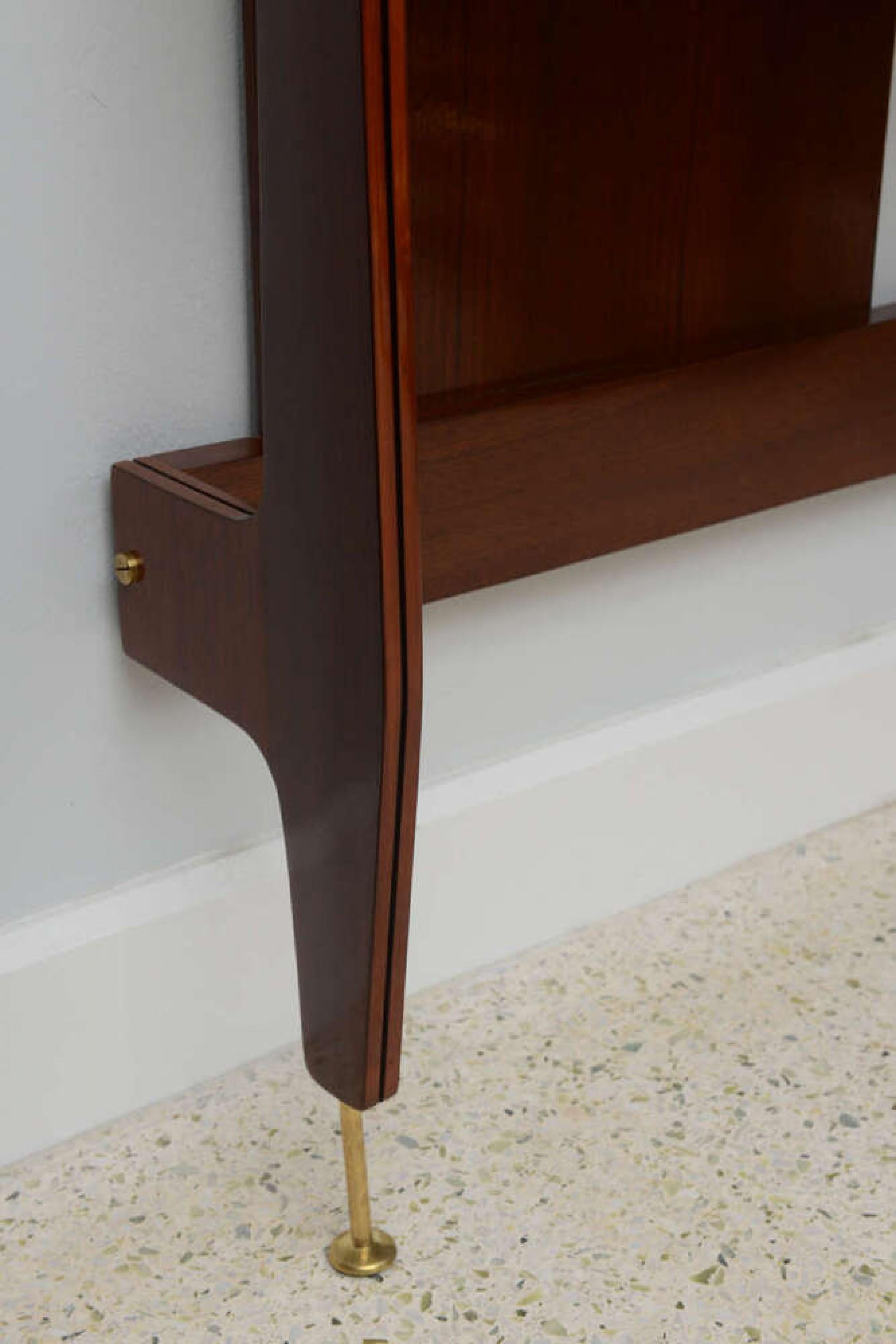 Legno Console in mogano e ottone di Ico Parisi, stile moderno italiano di metà secolo in vendita