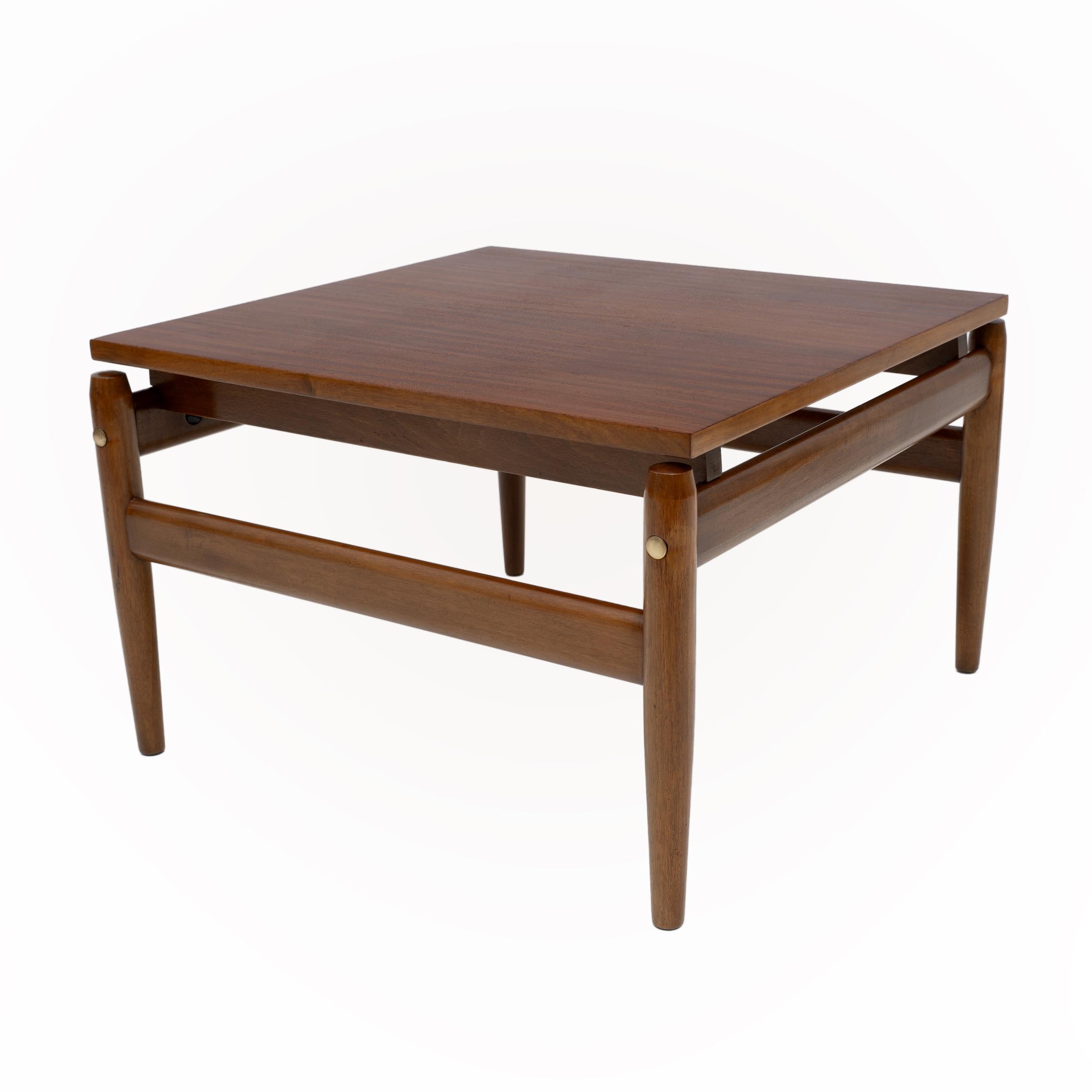 Ico Parisi Moderner italienischer Couchtisch aus der Jahrhundertmitte, 1960er Jahre (Moderne der Mitte des Jahrhunderts) im Angebot