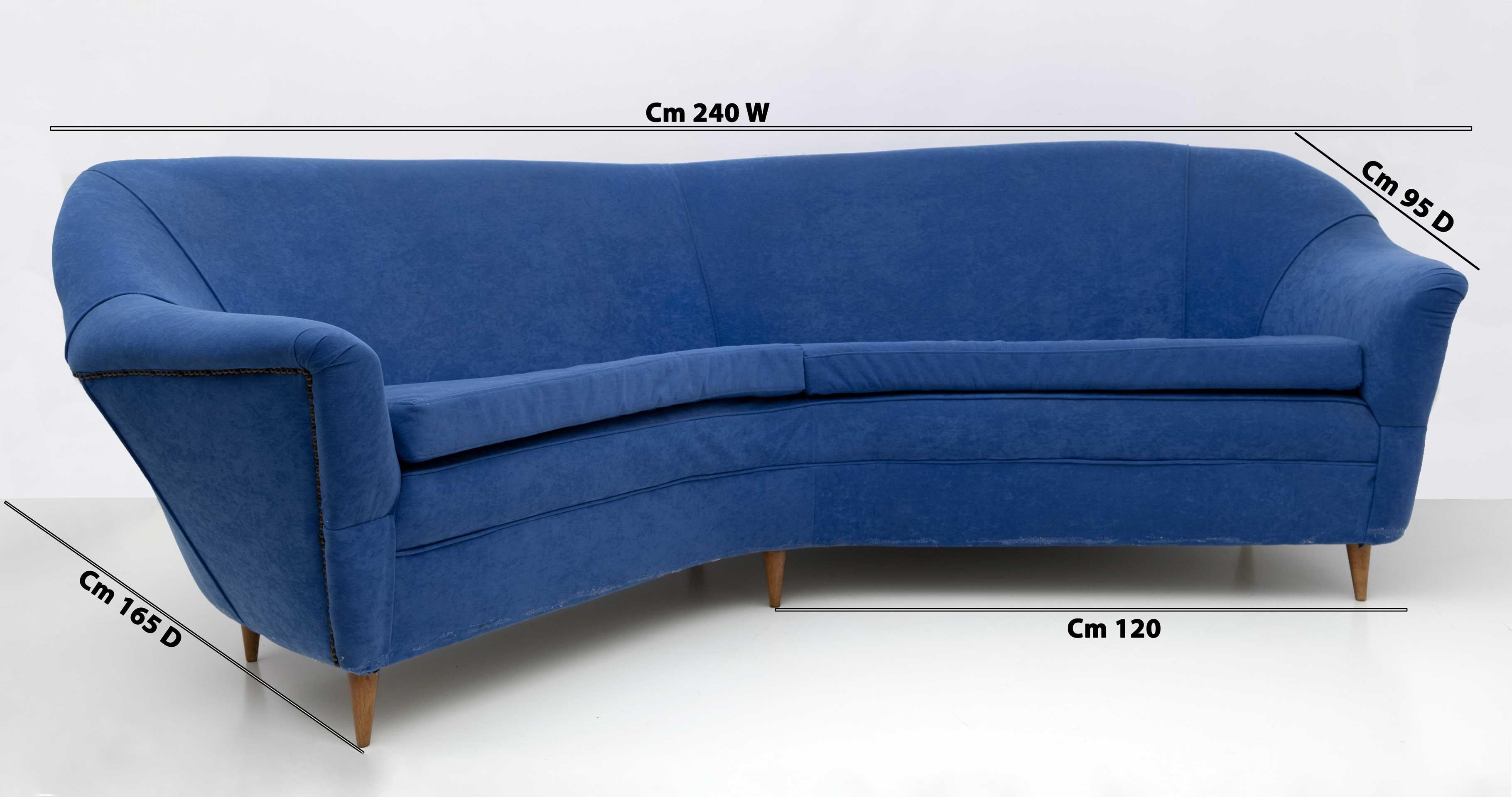 L corner sofa designed by Ico Parisi for Ariberto Colombo Cantù.
The sofa, as shown in the photo, is L-shaped, has a depth of 165cm and a length of 240cm, therefore it occupies a corner space of the indicated size, P165 x L240cm.
Very elegant and