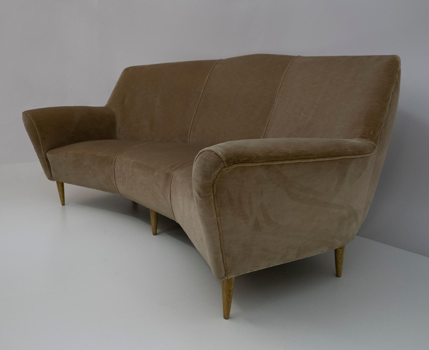 Ico Parisi Mid-Century Modern Two Armchairs and Curved Sofa for Ariberto Colombo 4