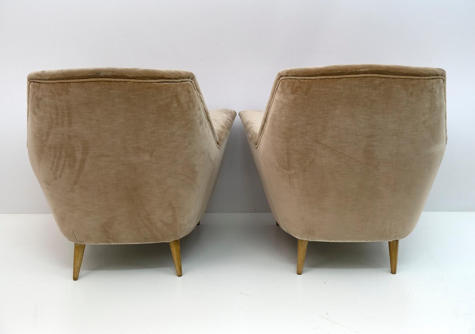 Ico Parisi Mid-Century Modern Two Armchairs and Curved Sofa for Ariberto Colombo 7