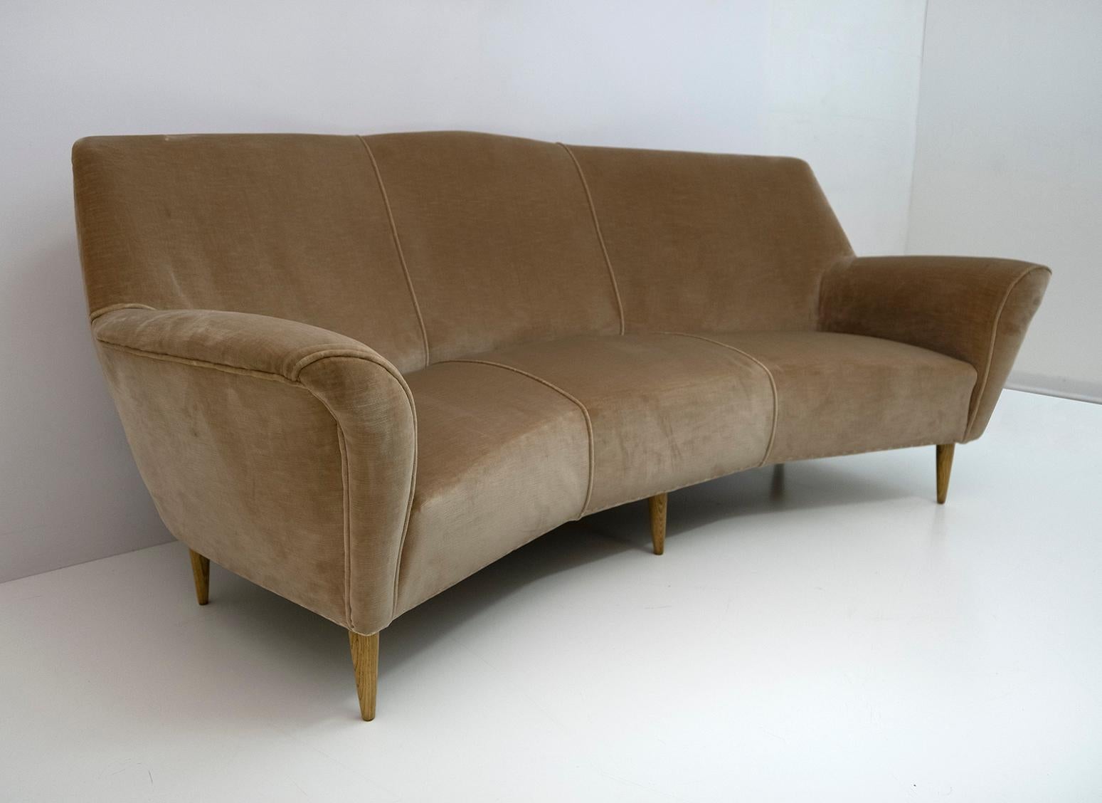 Two iconic armchairs and three-seater sofa designed by Ico Parisi for Ariberto Colombo Cantu.
Very elegant and comfortable, with velvet upholstery, a new upholstery is recommended

Armchair measures:
Height: 87 cm
Width: 91 cm
Depth: 86