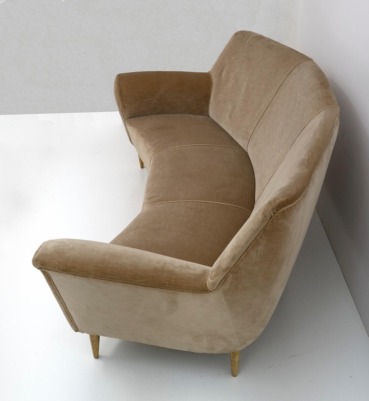 Ico Parisi Mid-Century Modern Two Armchairs and Curved Sofa for Ariberto Colombo 3