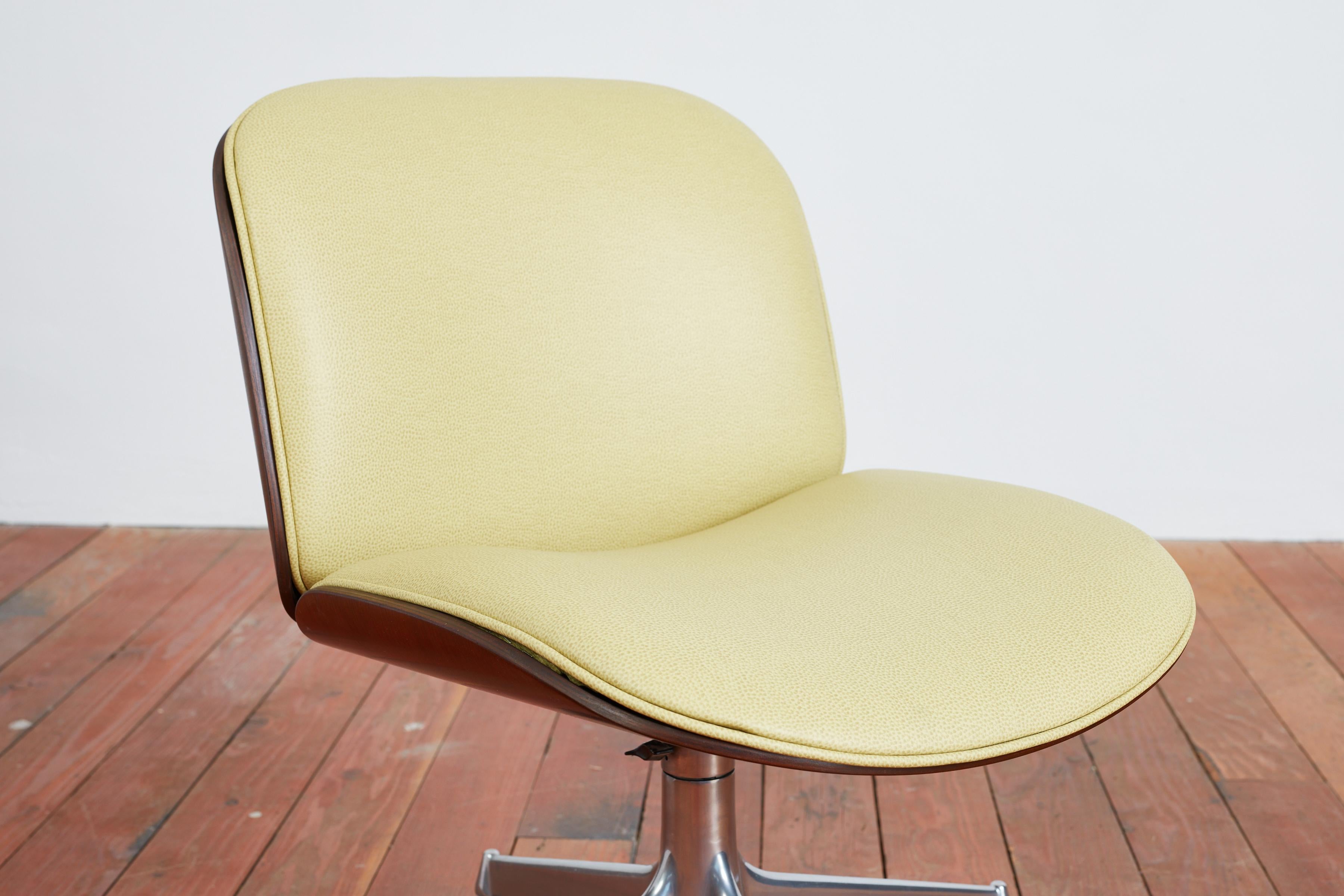 Chaise de bureau Ico Parisi, cuir jaune en vente 7