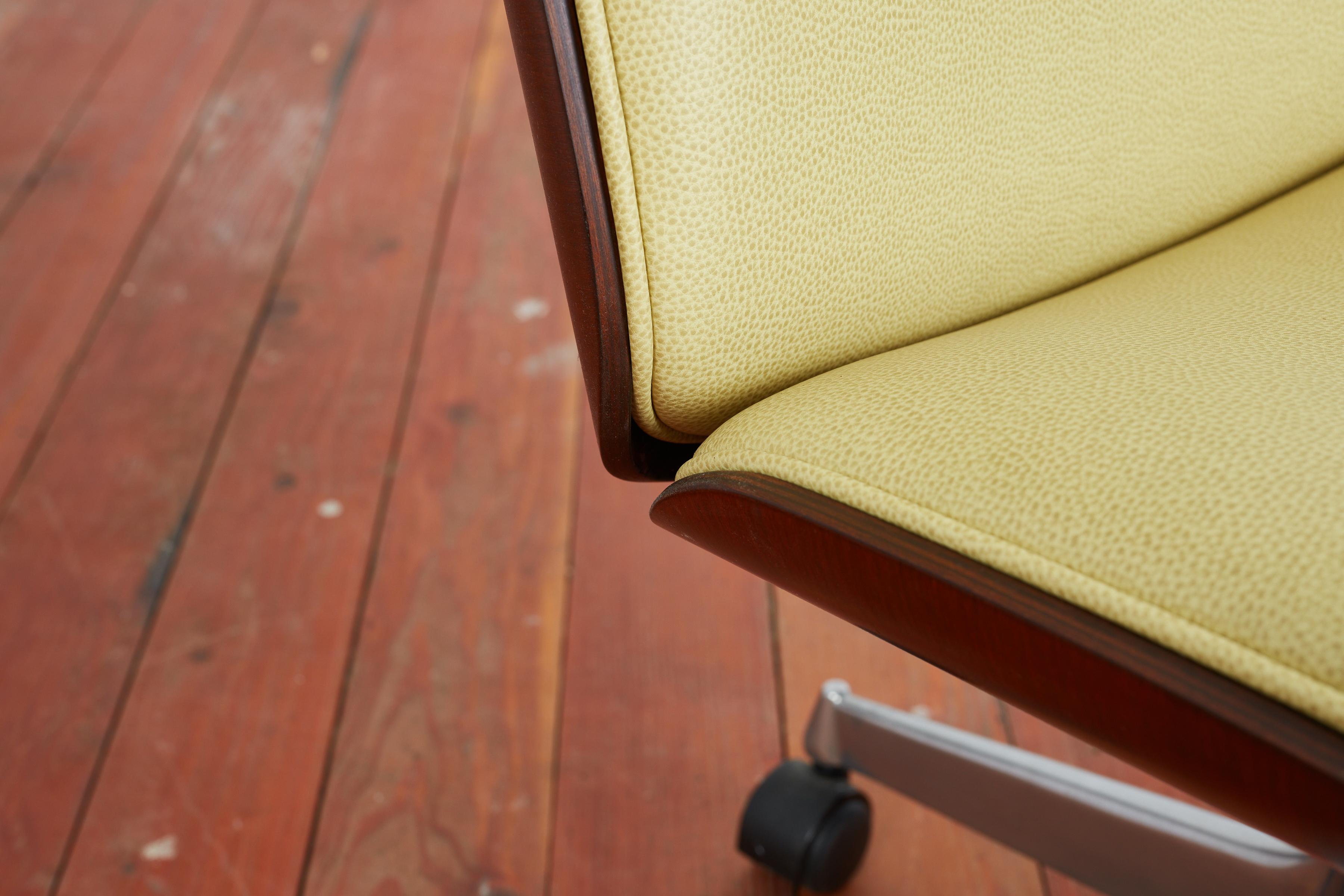 Chaise de bureau Ico Parisi, cuir jaune en vente 10