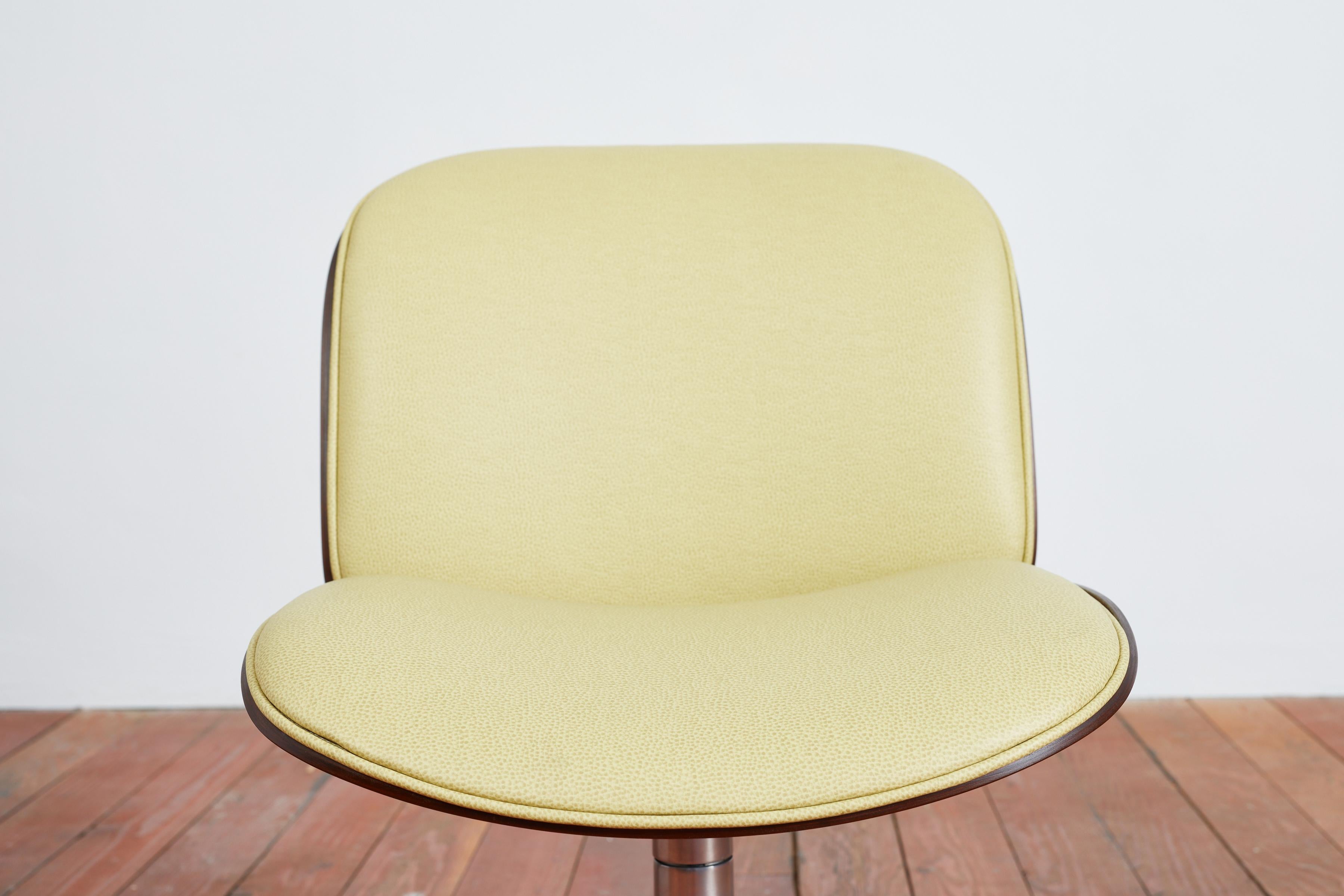 Chaise de bureau Ico Parisi, cuir jaune en vente 11