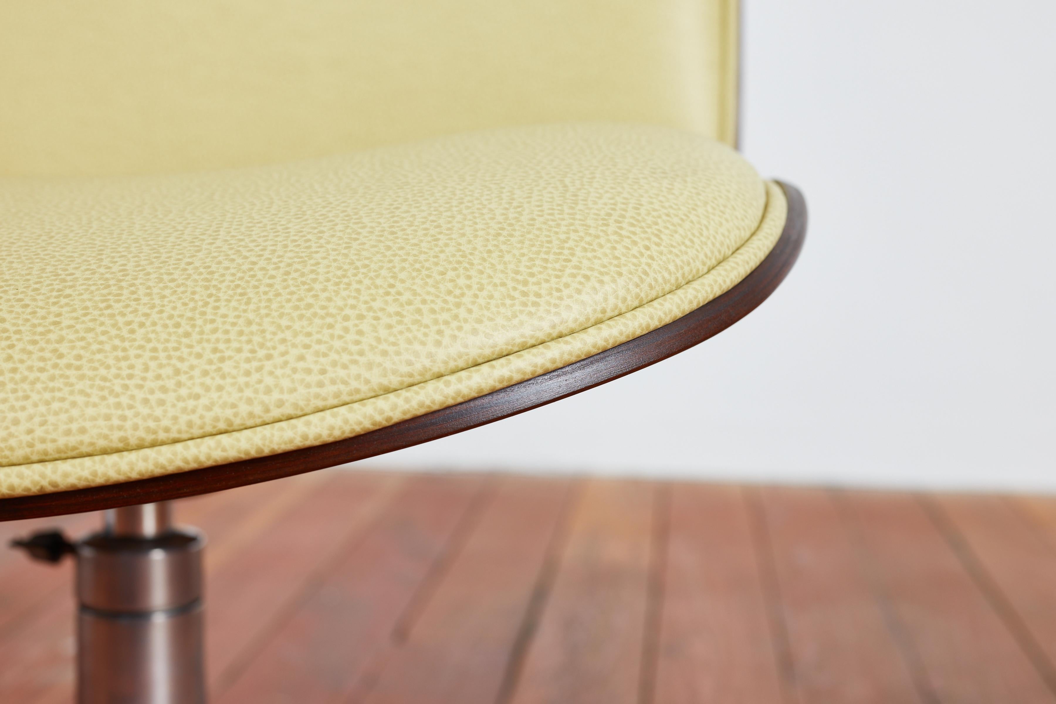 Chaise de bureau Ico Parisi, cuir jaune en vente 12
