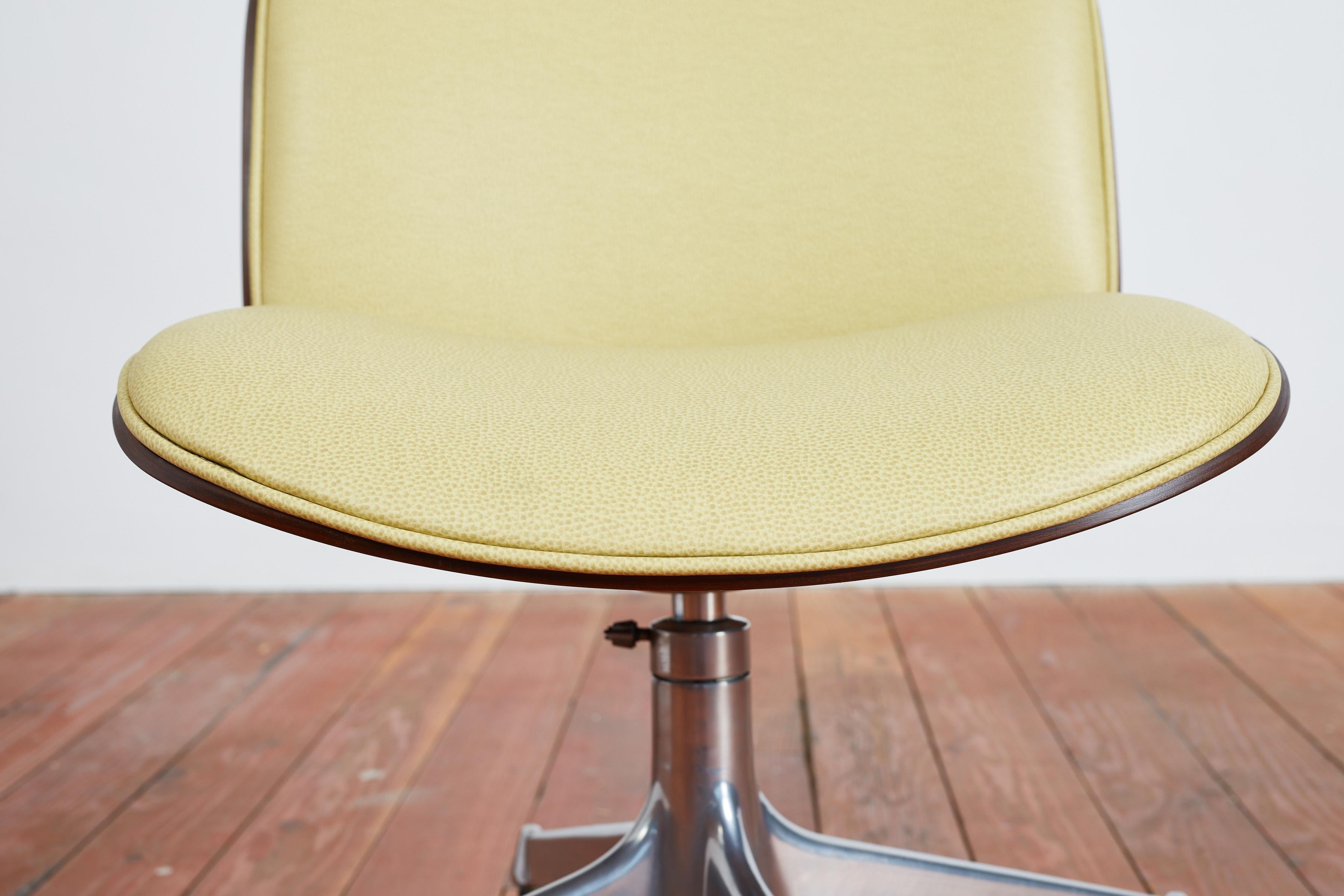 Chaise de bureau Ico Parisi, cuir jaune en vente 13