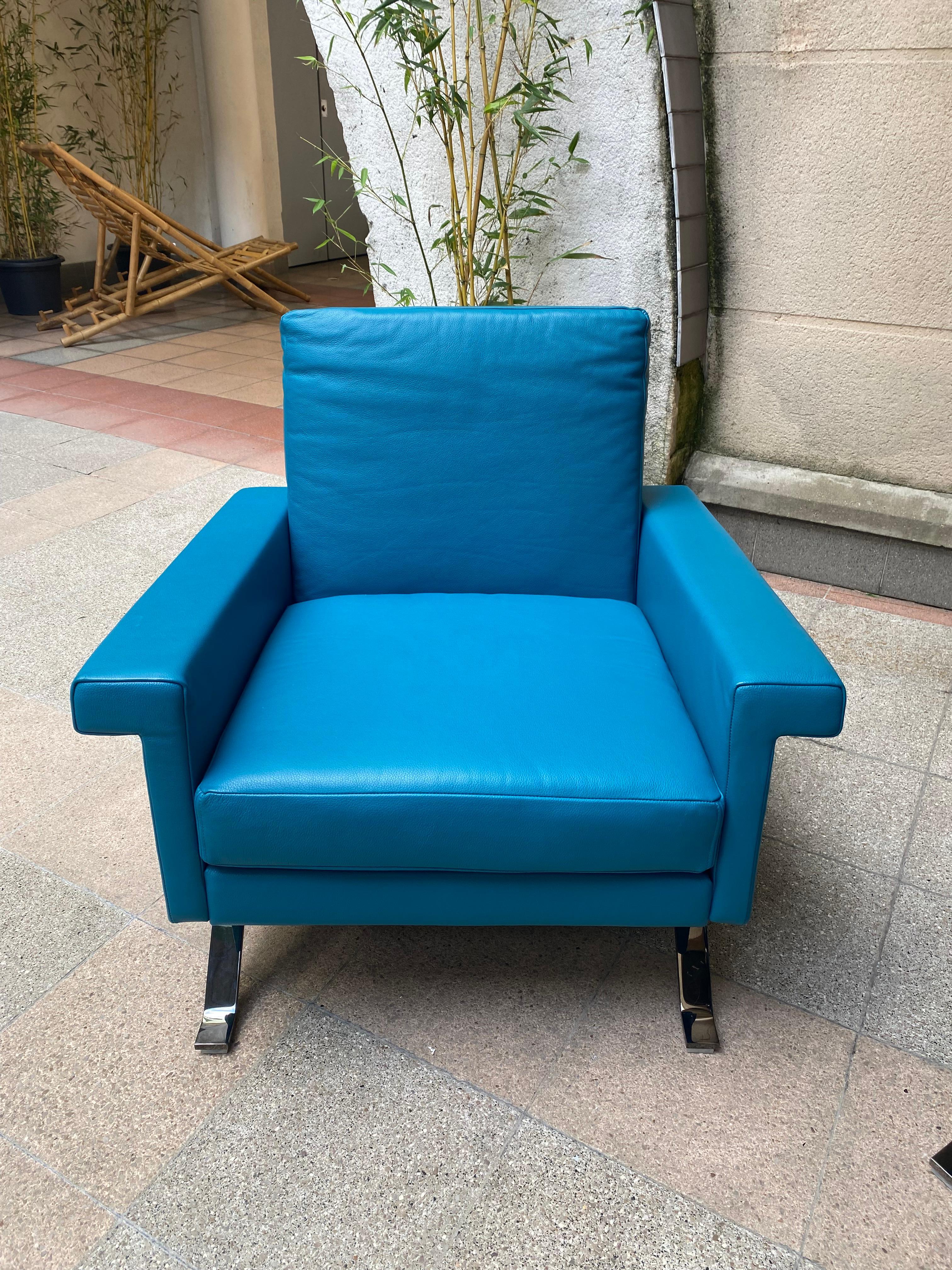 Ico Parisi
Pair of armchairs - Lounge ´875´
Cassina Edition
Design 1960
Petroleum blue leather / stainless steel
L 79 x l 84 x h 76 cm
Seat height 39 cm
25 kgs each
New condition
Never served
Price: 6900 euros per pair