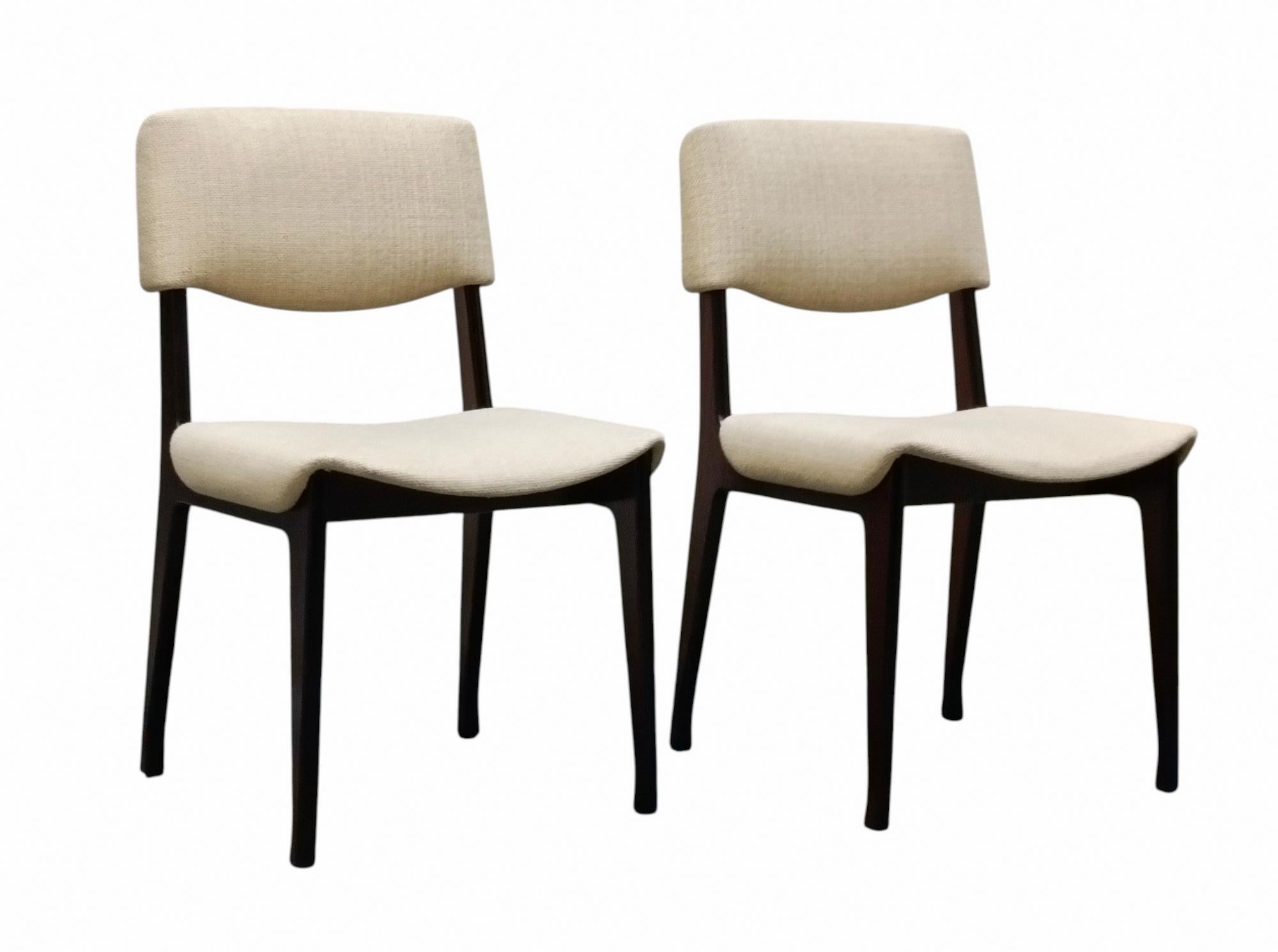 Coppia di sedie di Ico Parisi per MIM, Italia, anni '60.
Sedie con struttura in legno e imbottitura in tessuto originale colore corda, disegnate da Ico Parisi per l'azienda MIM di Roma. Ein eleganter und komfortabler Raum, realisiert von einem der