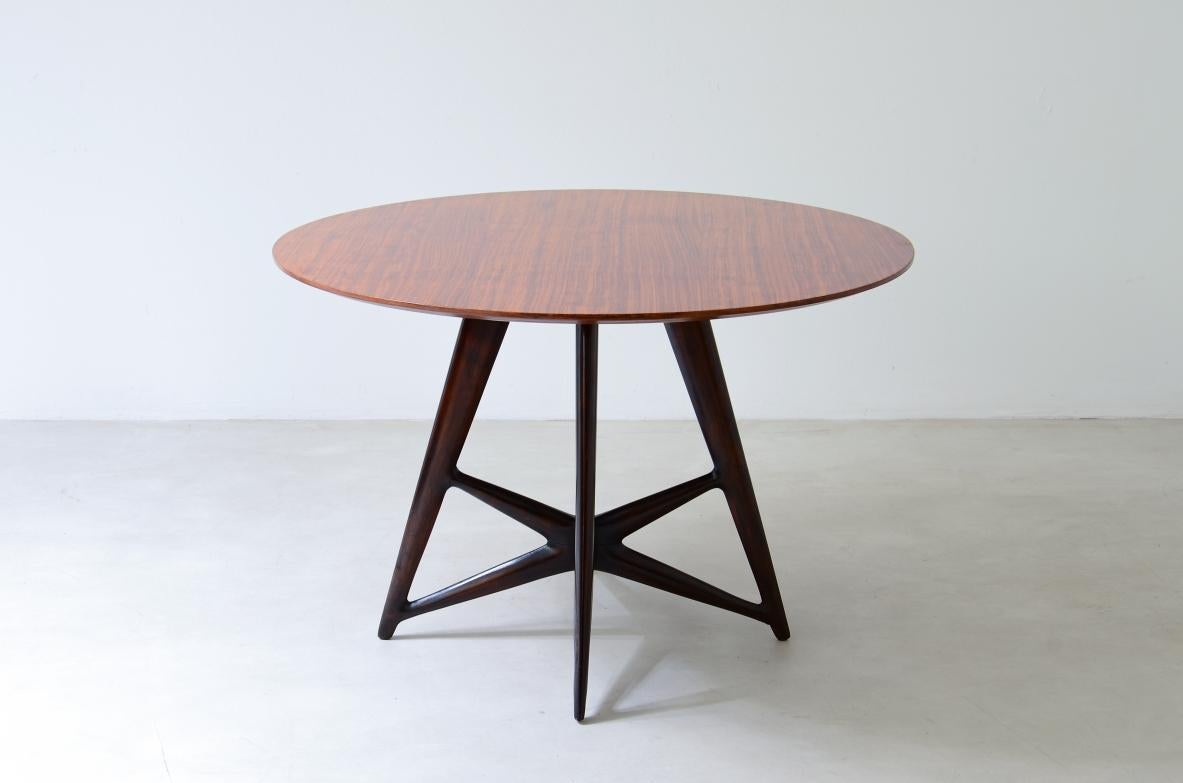 COD-2488
Ico Parisi (1916-1996)

Rare walnut table with a sculptural sunburst base.

Fratelli Rizzi factory, Intimiano 1948ca.

 114 x 75 cm
