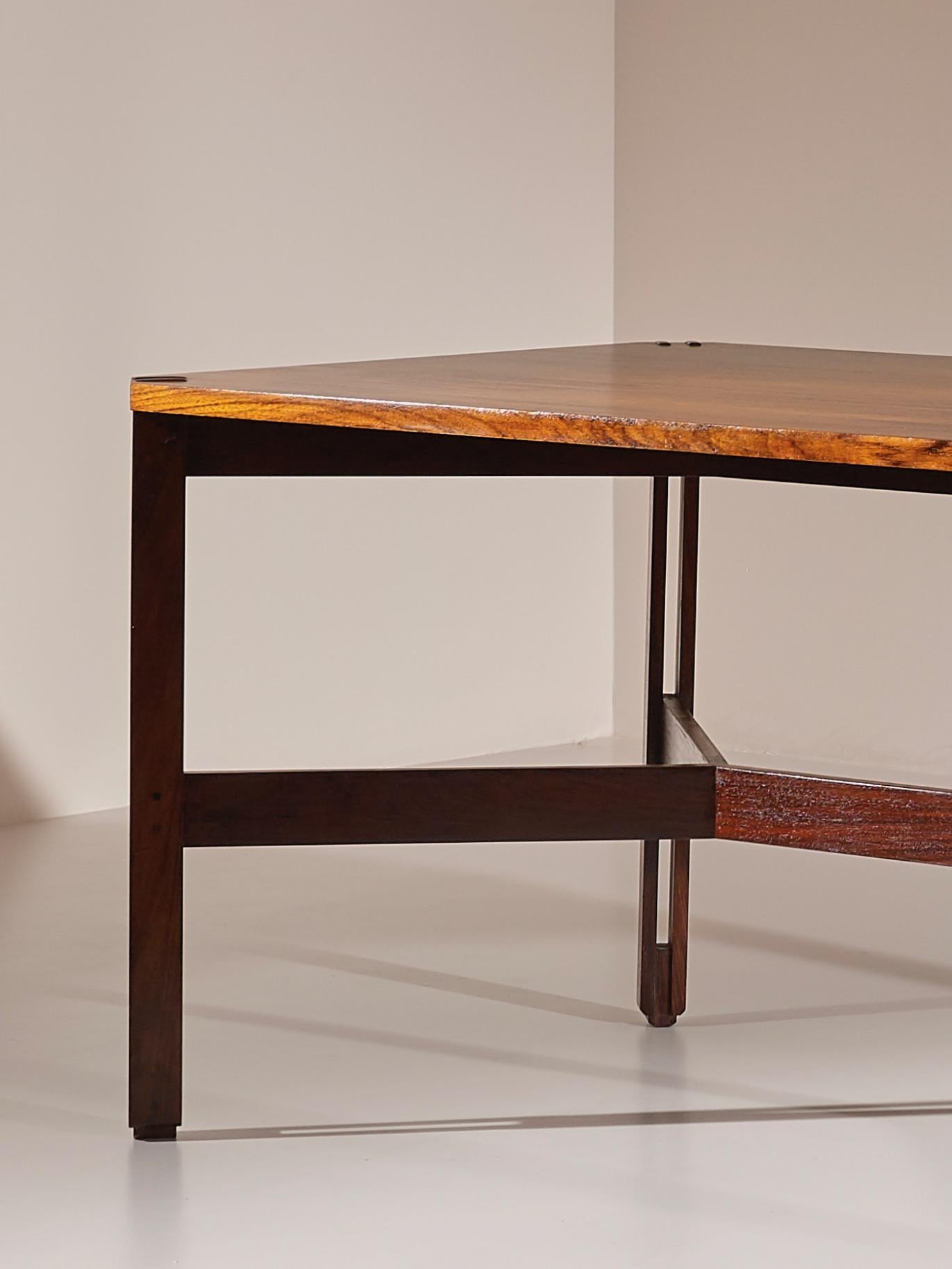 Milieu du XXe siècle Table de salle à manger en bois de rose Ico Parisi Mod. 754/2 pour Figli Di Amedeo Cassina, 1959 en vente