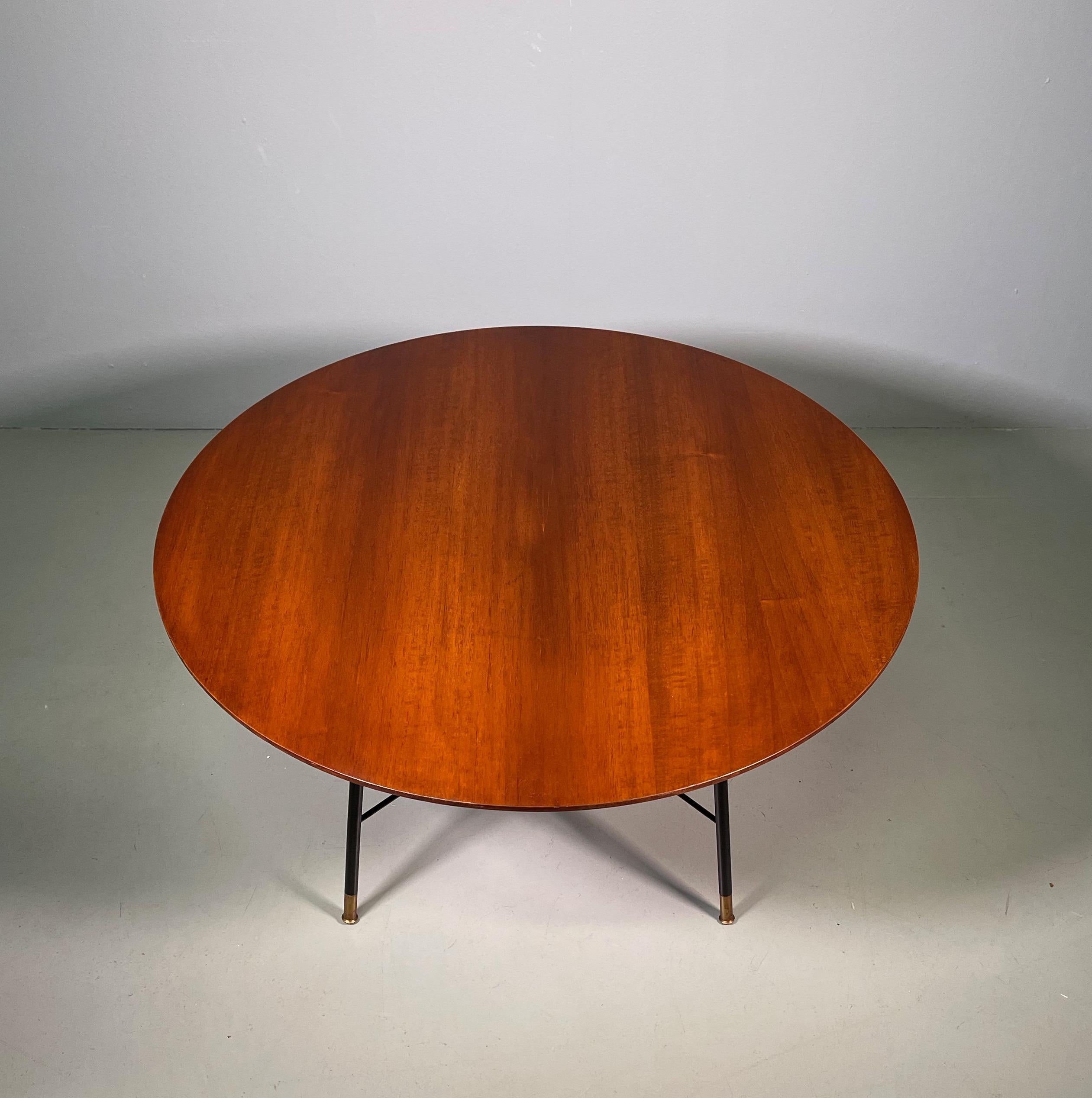 Ico Parisi published low table, with brass feet and mahogany large round top,
manufactured by Cassina. Whit original label.