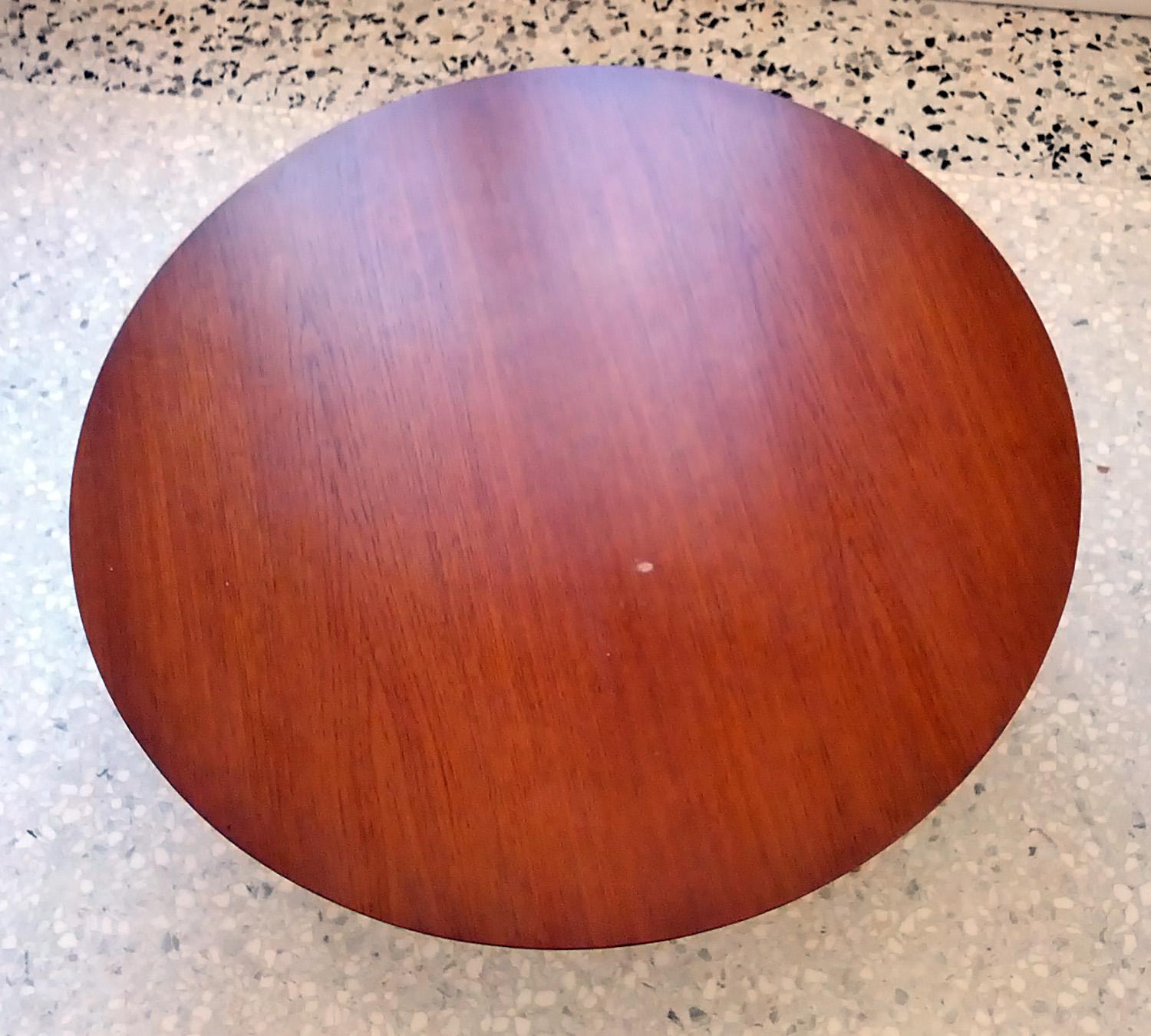 Italian Ico Parisi Round Low Table with Mahogany Top and Brass Feet, Cassina Milano 1955 For Sale
