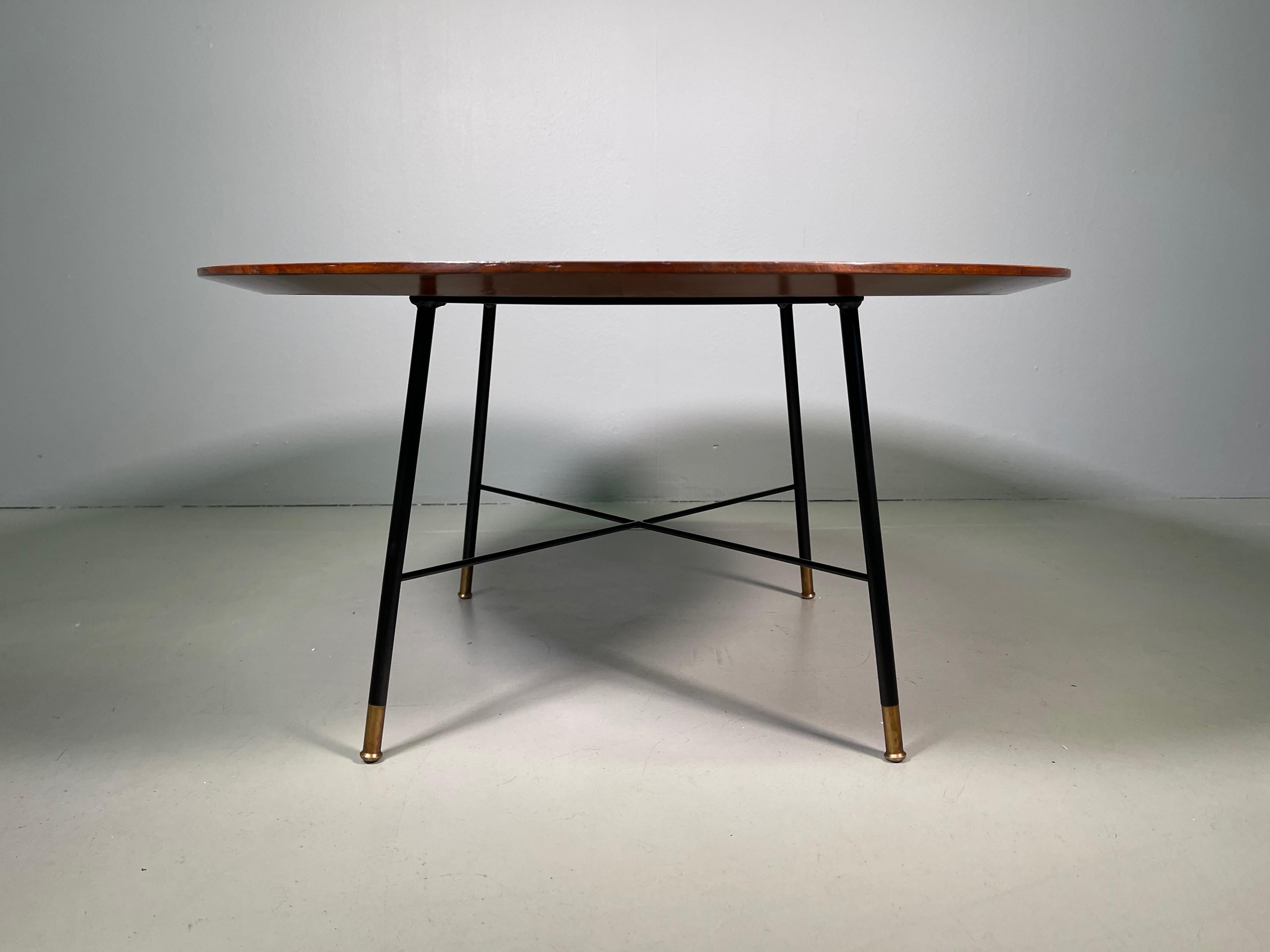 Ico Parisi Round Low Table with Mahogany Top and Brass Feet, Cassina Milano 1955 In Excellent Condition In Rovereta, SM