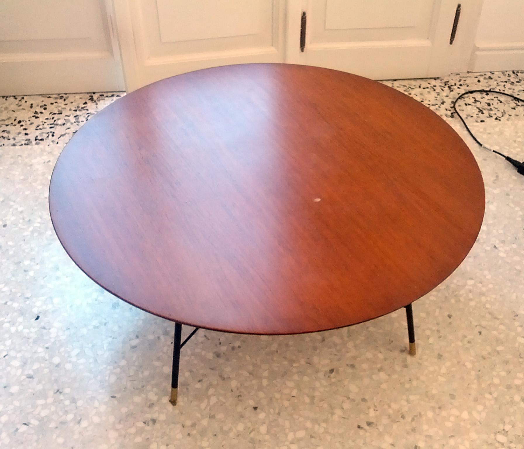 Ico Parisi Round Low Table with Mahogany Top and Brass Feet, Cassina Milano 1955 For Sale 1