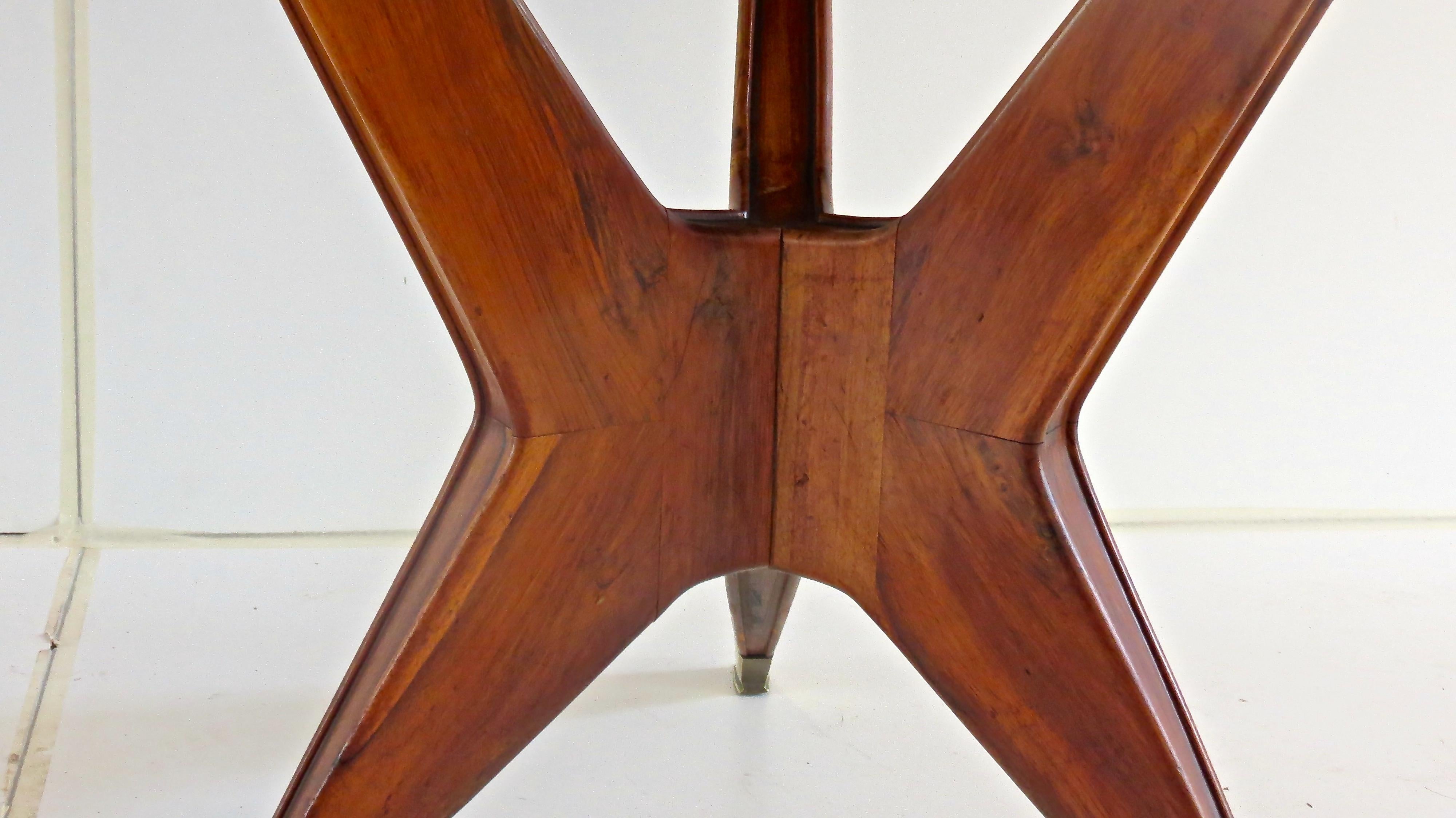 Mid-Century Modern Ico Parisi Round Walnut Dining Table, Three Feet, 1950 For Sale