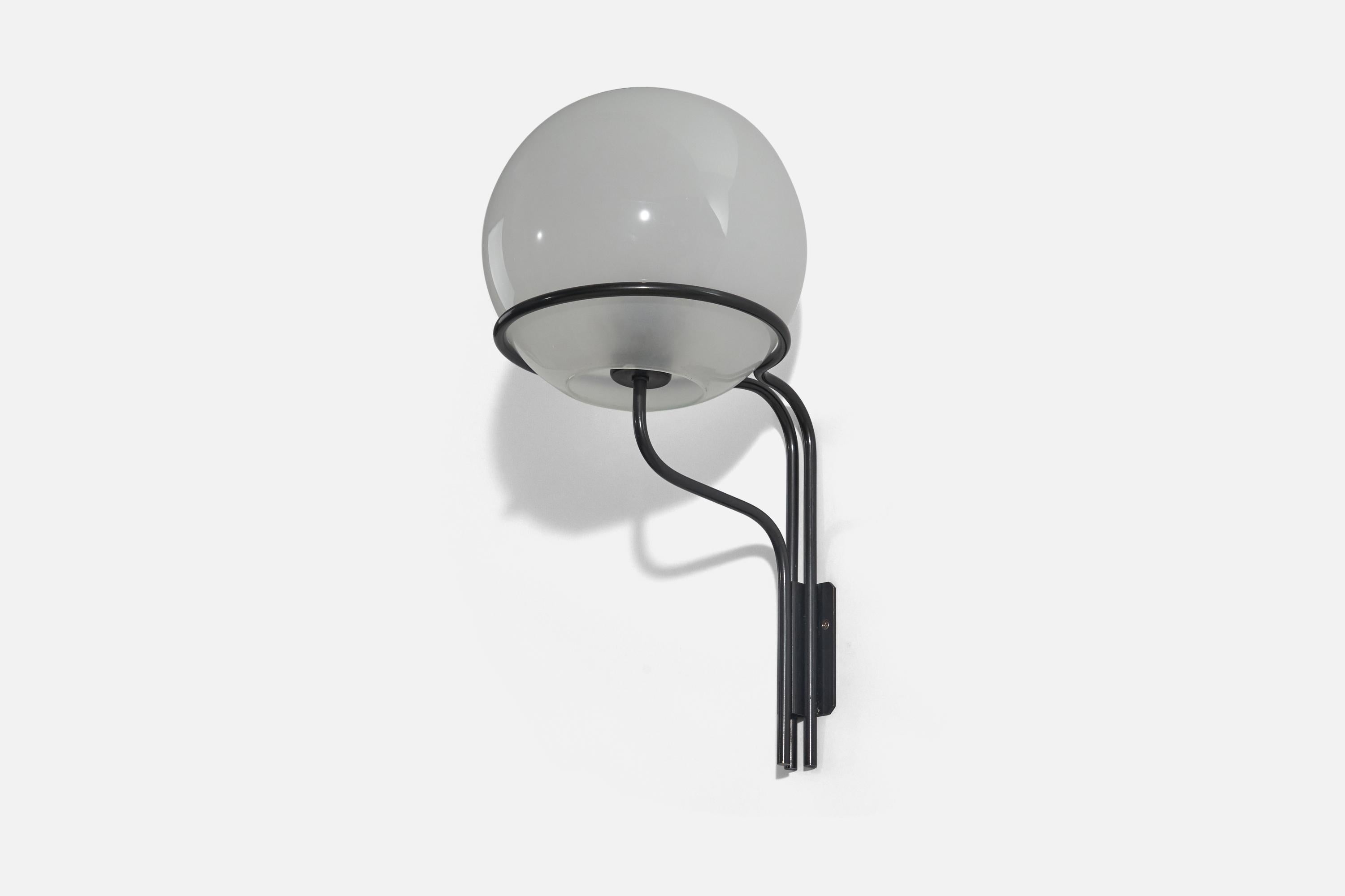 A lacquered metal and glass sconce / wall light designed by Ico Parisi and produced by Arteluce, Italy, c. 1960s.

Dimensions of back plate (inches) : 4.14 x 2.36 x 0.89 (height x width x depth).

Socket takes standard E-26 medium base