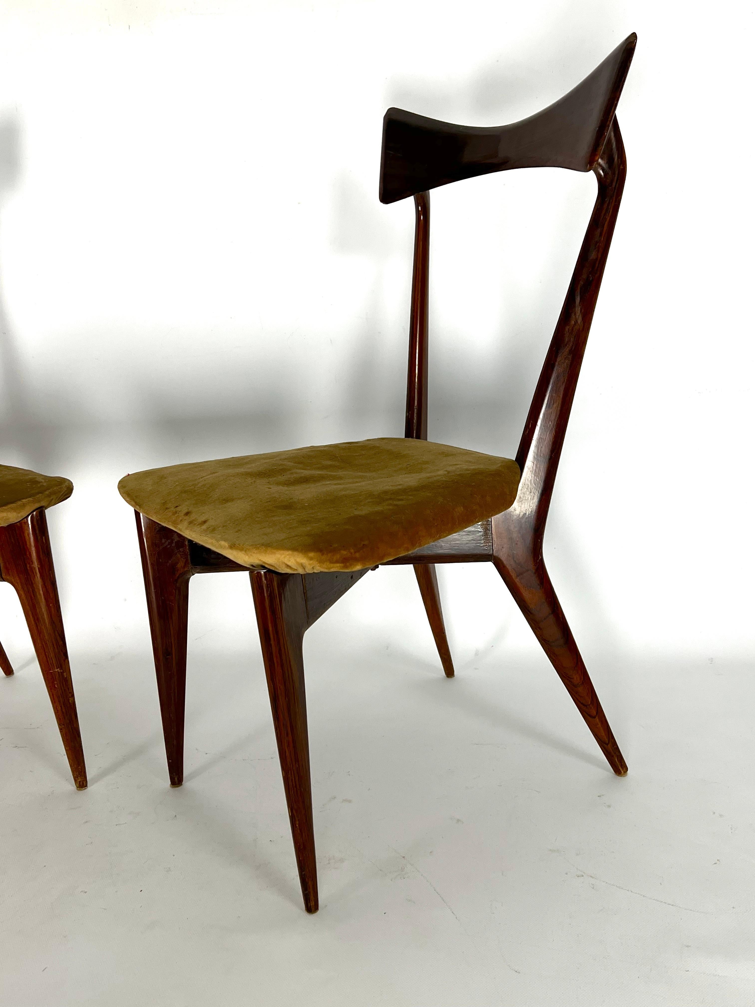Bois Ico Parisi, ensemble de cinq chaises papillon pour Ariberto Colombo. Italie années 1950
